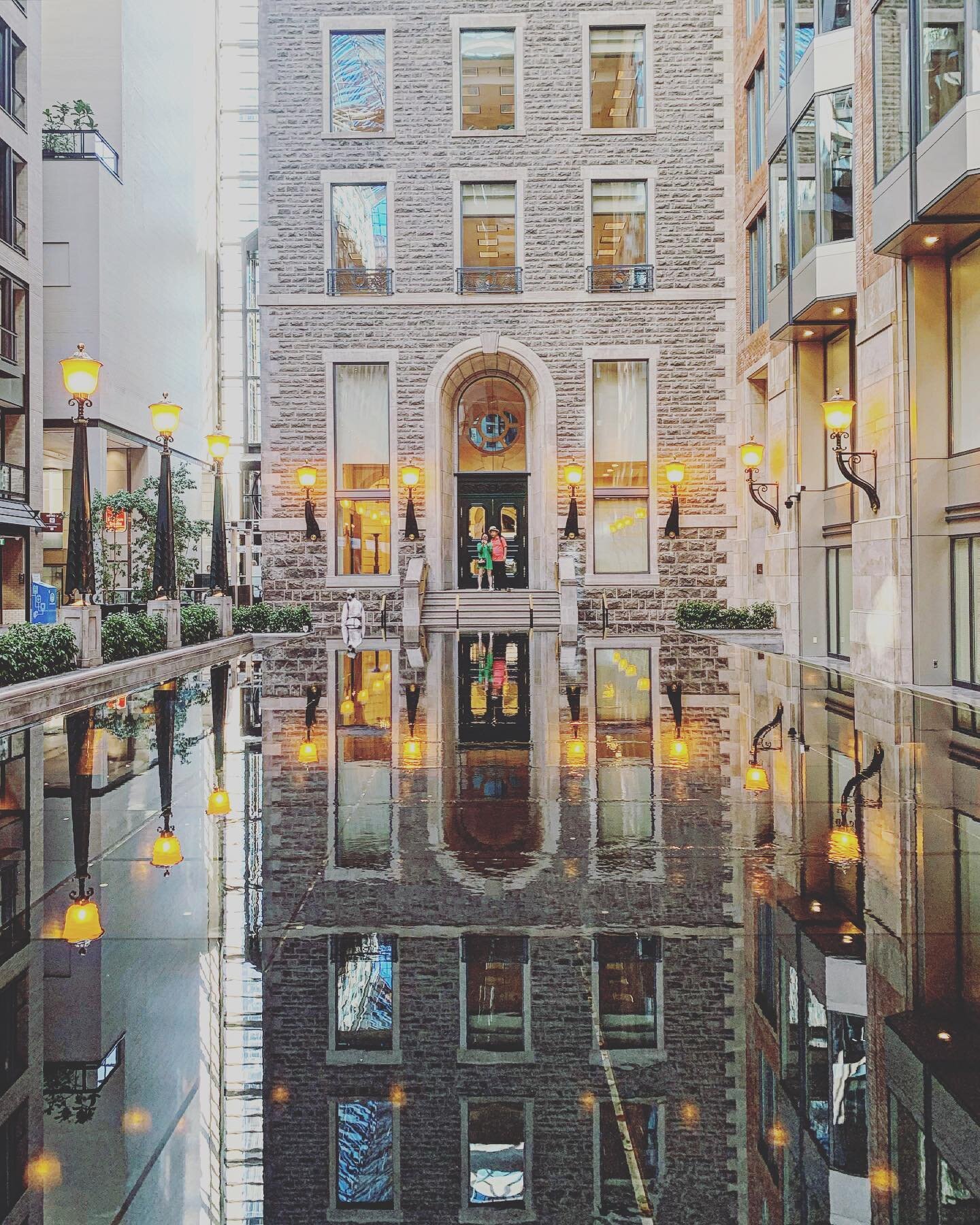 Mirror mirror @livemontreal @centrevillemontreal