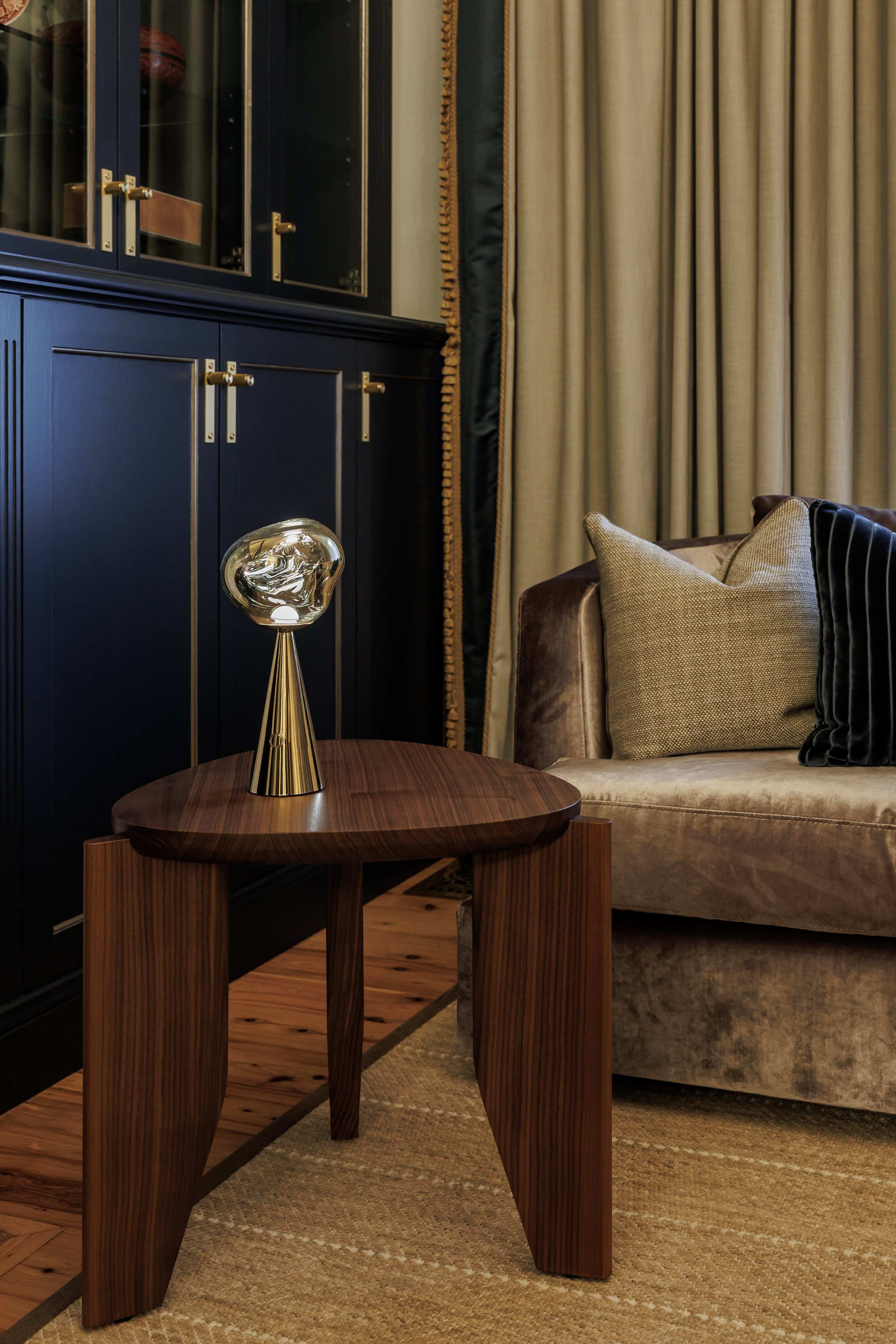 250428_VV_P&D_LG_77_KENT_LIVING_ROOM_DETAIL.jpg