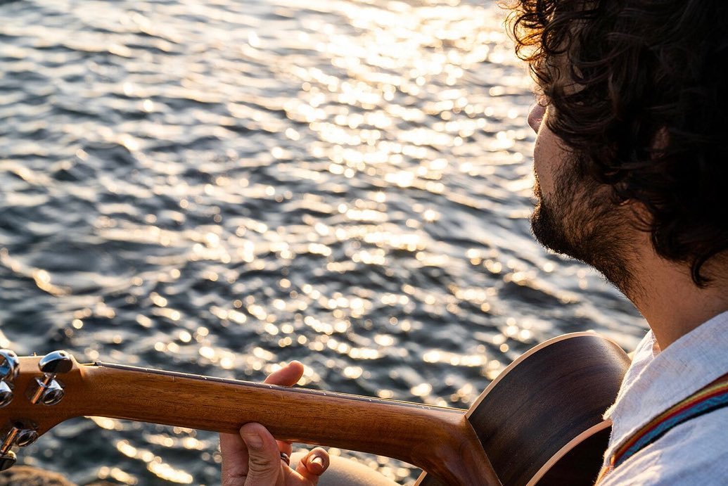 🎵 I fell in love at the sea side 🎵 

📸 @ryanpernofski 

#southcoastwedding #southcoastnsw #shoalhavenwedding #miltonwedding #bawleypointwedding #weddinghiresouthcoast #weddingmusic #weddingband #bridetobe #livemusic #instawedding #sydneywedding #a