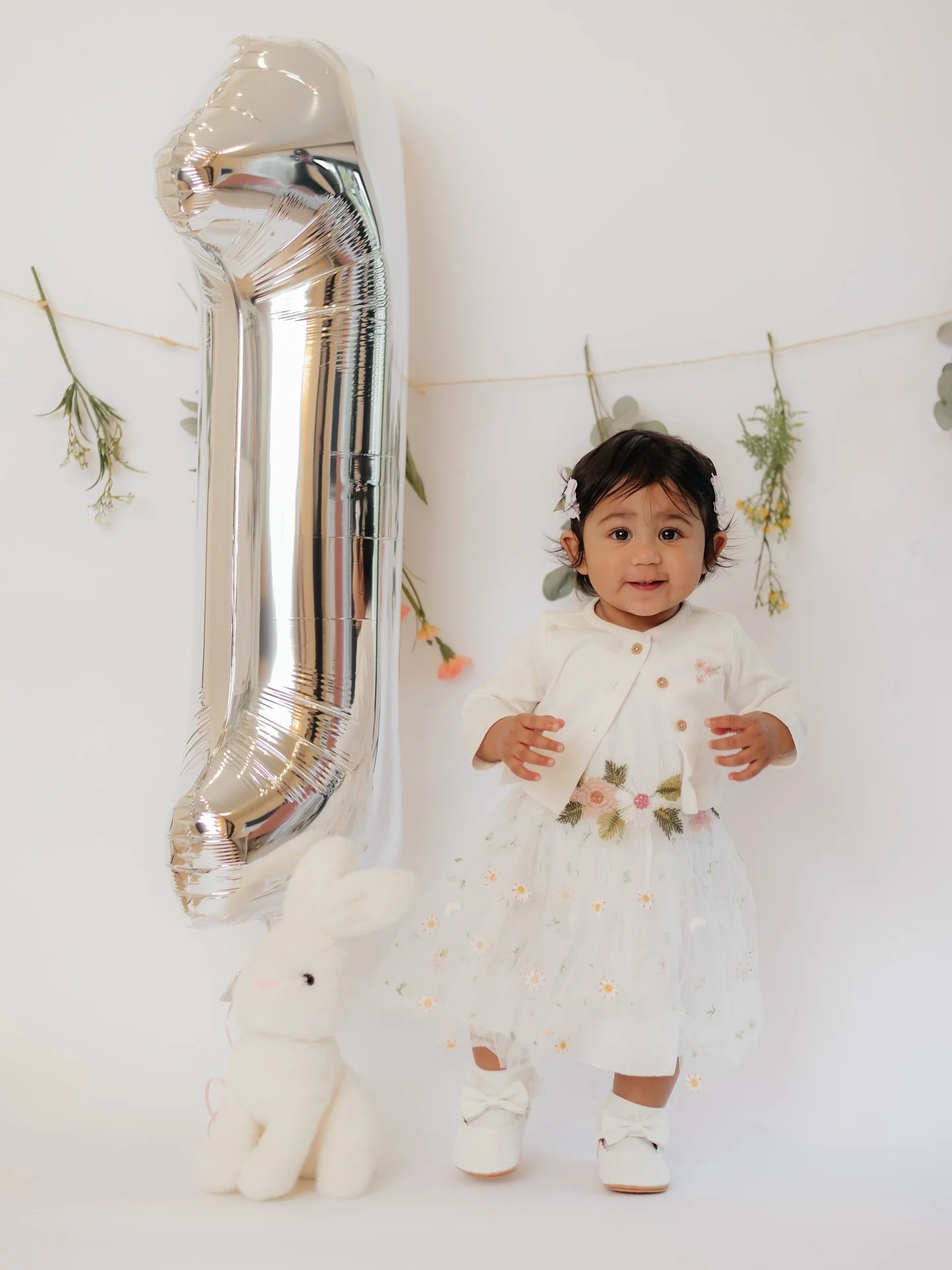 My very first cake smash in the studio and it was the sweetest thing 🥹

We kept it simple &mdash; clean portraits first, then a little frosting fun. Nothing over-the-top. Just timeless and joyful.

I&rsquo;m now offering short and sweet studio cake 