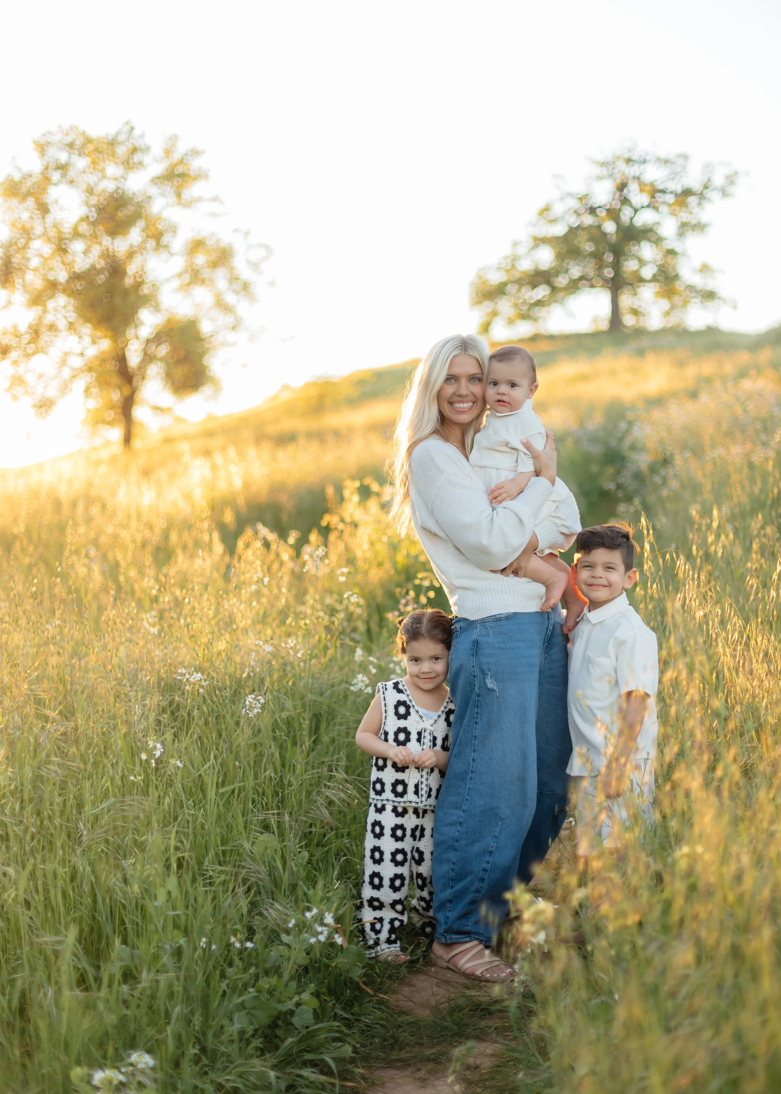 The Perfect Mother’s Day Gift: A Spring Photoshoot with Your Little Ones