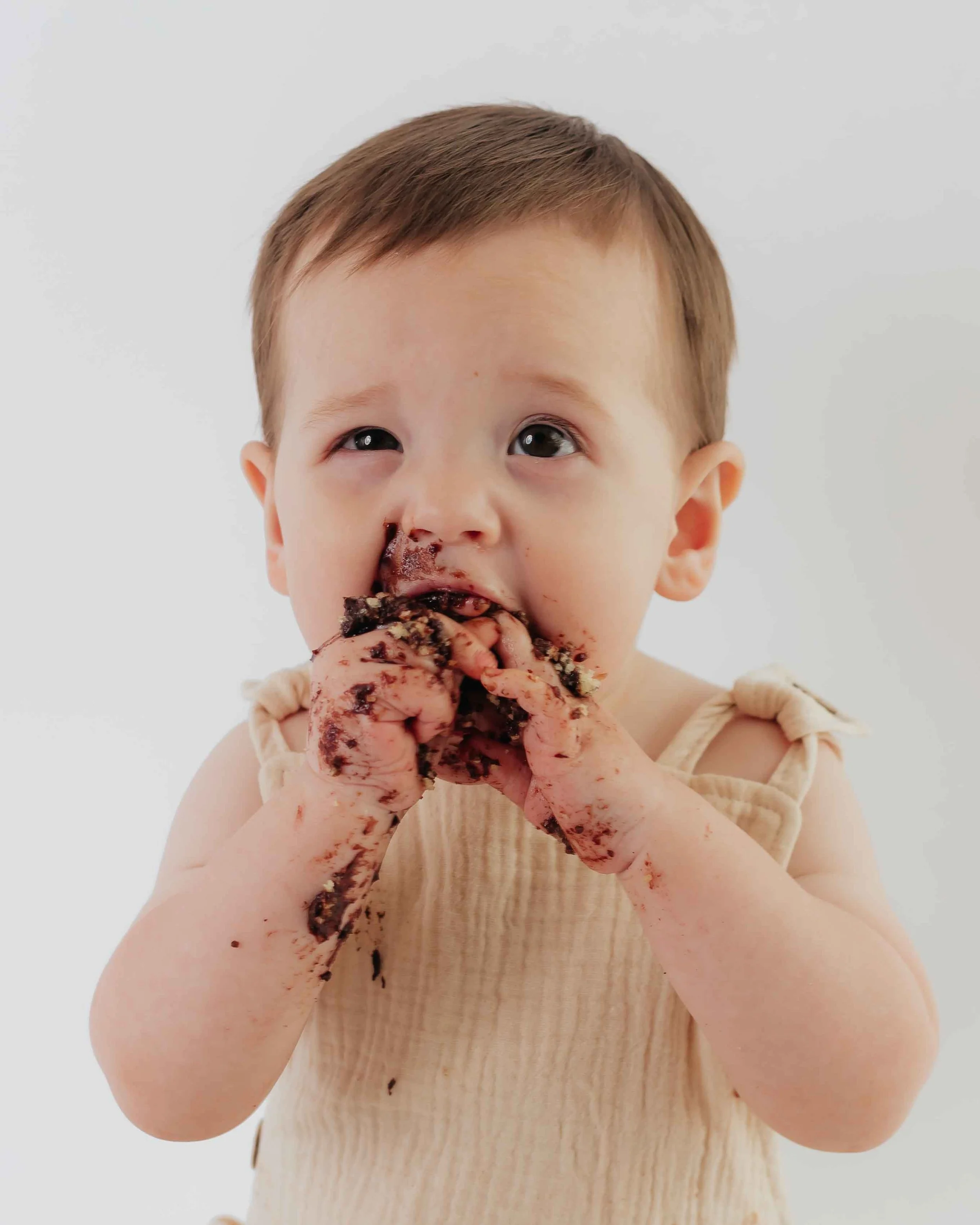 messy mouth 1st birthday cake smash photos