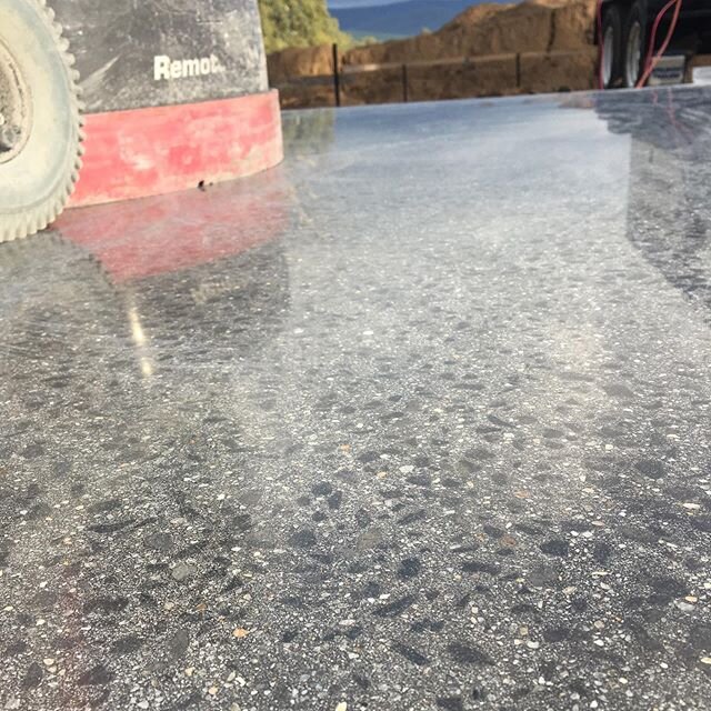 Full exposure polished concrete with this epic custom black slab by @elite_slabs
This slab was polished up to 1500grit (only at 400grit in this pic) nearly 12months since we had the pleasure of getting involved in this one! -
-
-
#polishedconcrete #c