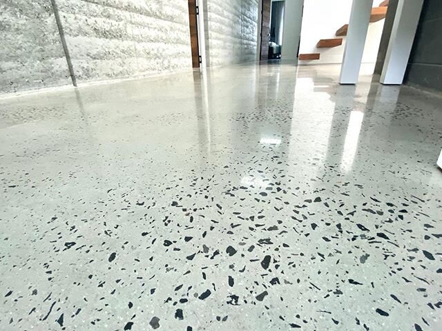 This stunning house features our mechanically polished concrete with random exposure &amp; an 800grit finish! -
-
-
#polishedconcrete #concretepolishing #mechanicallypolishedconcrete #mechanicallypolishedconcretefloors #modernhousedesign #architectur