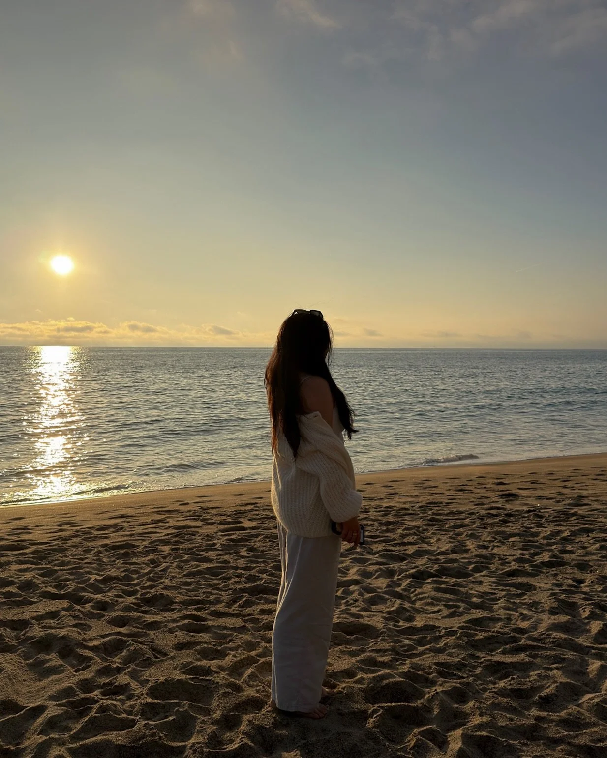 west coast winter things 🫶🏻 

&bull;
&bull;
&bull;
&bull;
&bull;
&bull;
#sezane #sezanelovers #uniqlousa #winterootd #whatiworetoday #beachootd