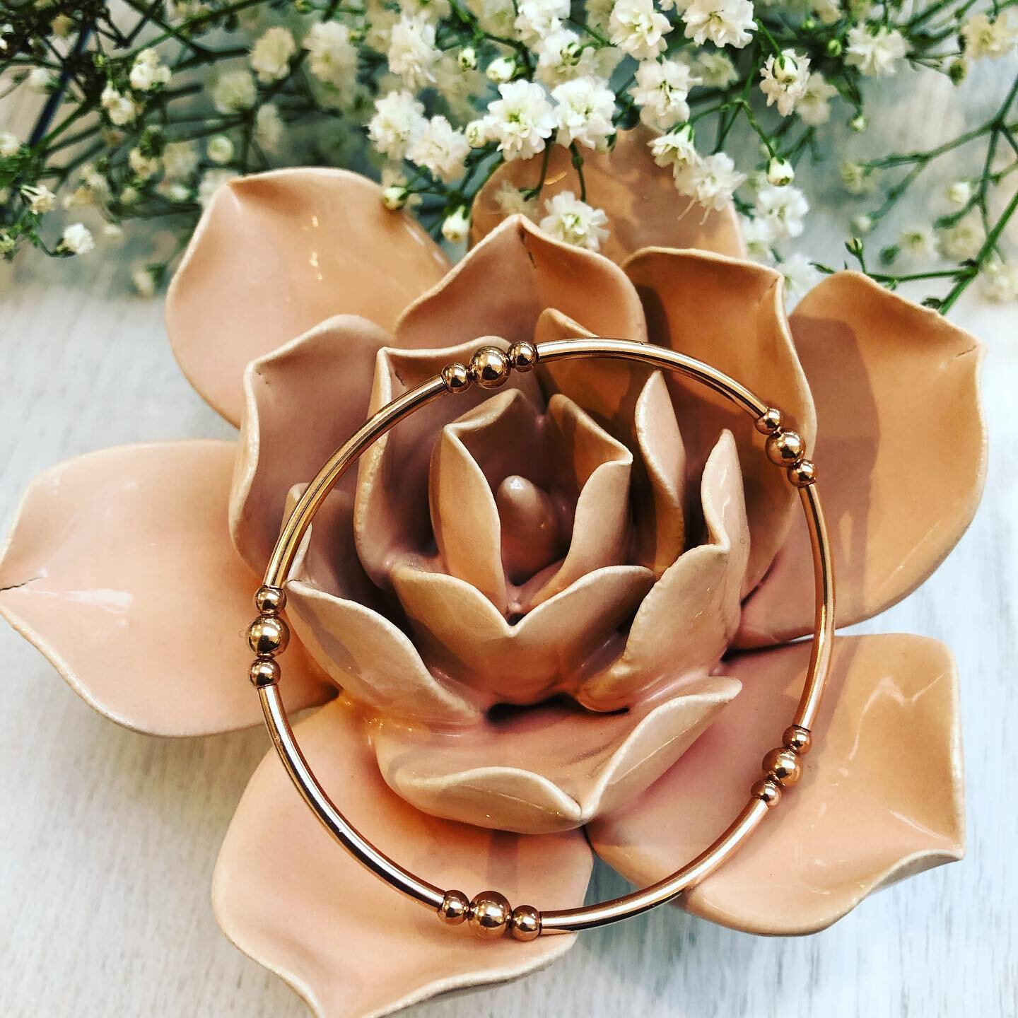 A simple rose gold bracelet or a pretty pink flower, the perfect Valentine&rsquo;s Day gifts. Happy to gift wrap and presents and send directly to the recipient. X