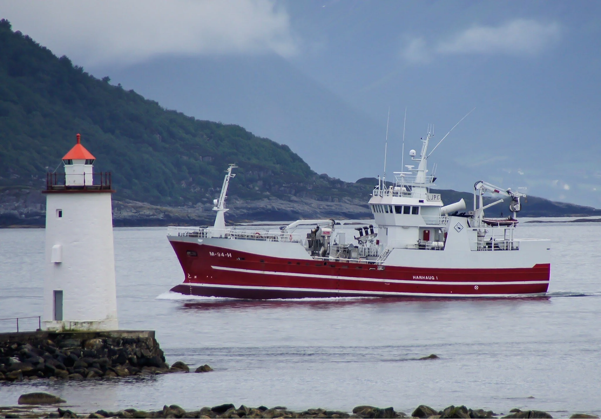 Quality seafood. Producer and exporter of wet salted and dried salted fish. Ingolf Engeset AS - Kristoffer Antonsen- Kvass - www.kvassfoto.no