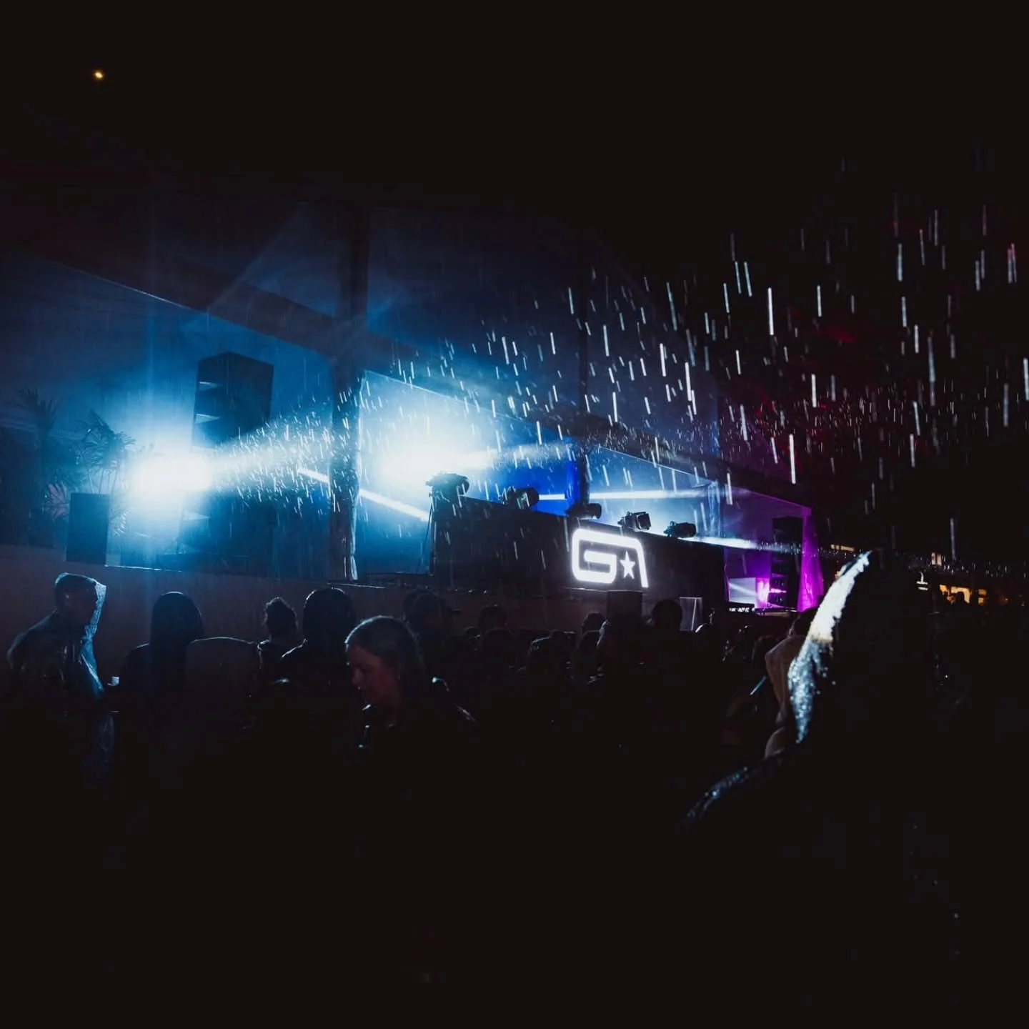 Well that my friends... thumped!! 🎧
@groovearmada at the beach in the biblical rain did not disappoint.
What a way to end a classic summer.
Thanks to all those involved in pulling this one off, and those of you that braved the storm for one hell of 