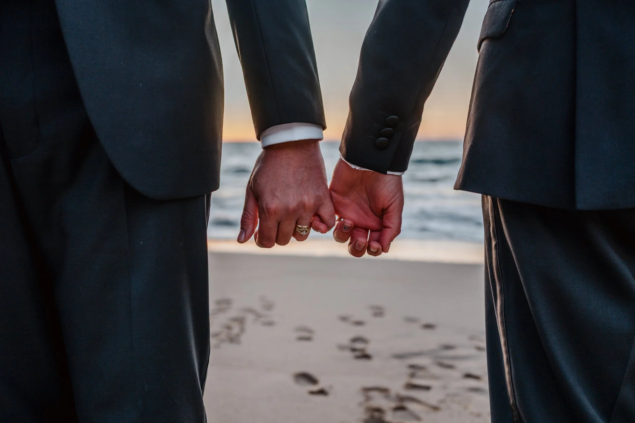 I pinkie promise I'll do my best to keep your dancefloor buzzing from first dance to last orders! 👯

📸 @sofiemichellephotography 

🎧 #musicformusiclovers