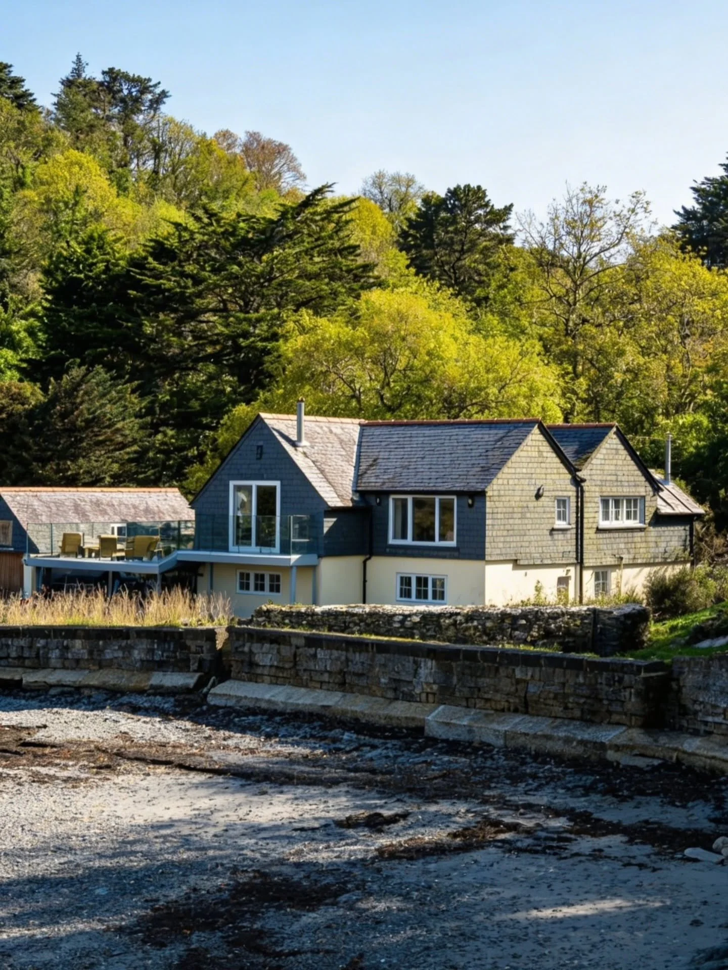 A lovely pre-season getaway to an idyllic bolt hole on the Helford last weekend to celebrate my love's birthday. Peaceful and perfect with the family 👌