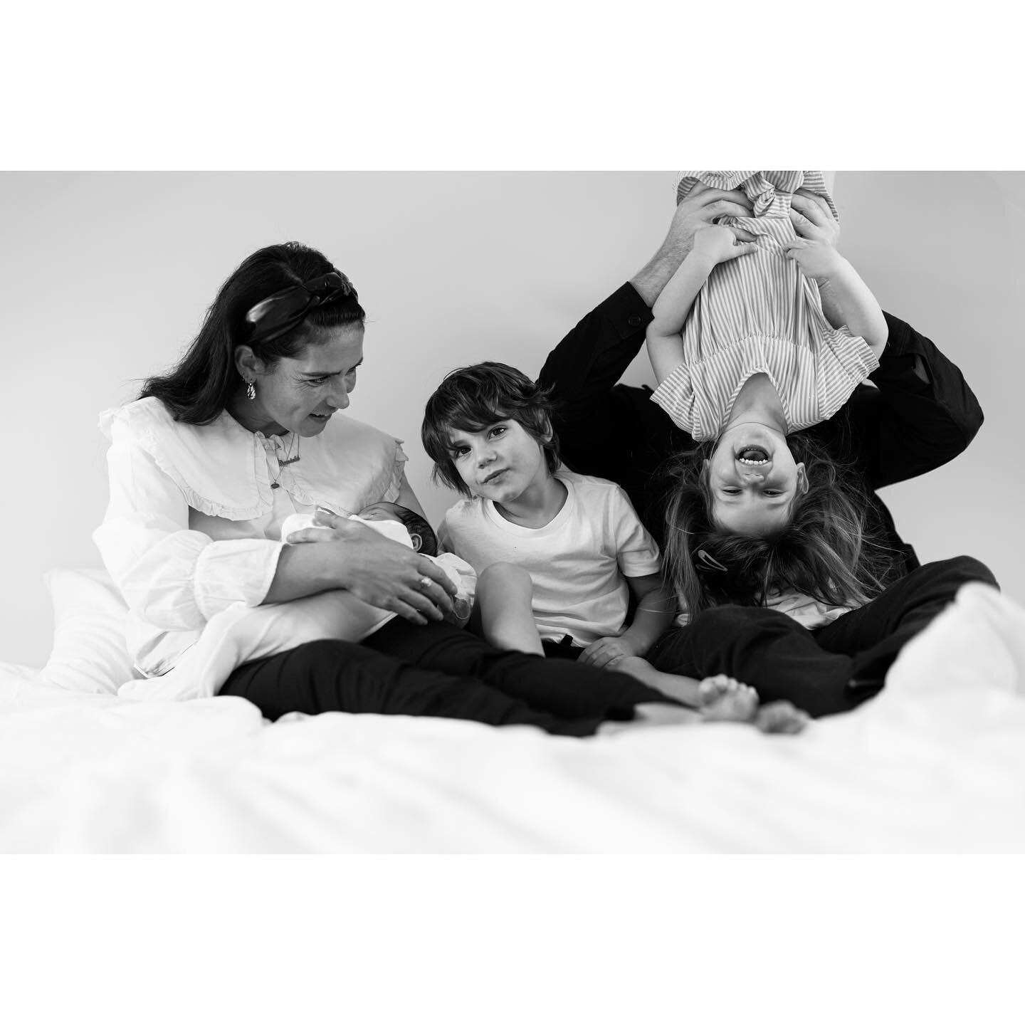 Newborn family photography sessions with siblings are always lots of fun! They challenge me to think creatively so that big brothers and sisters are engaged and content to be captured with their new baby brother or sister. There is no time pressure, 