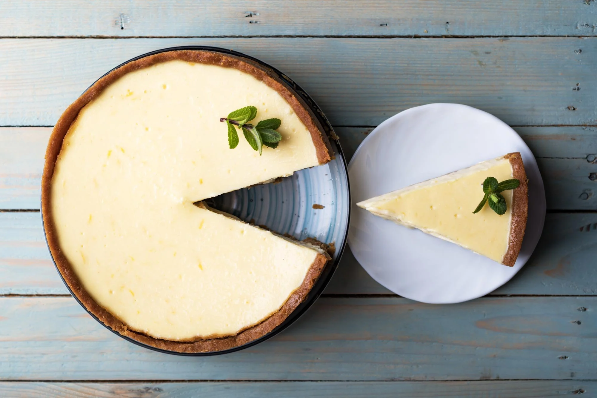 plane-round-classic-new-york-cheesecake-2023-11-27-05-19-30-utc.jpg