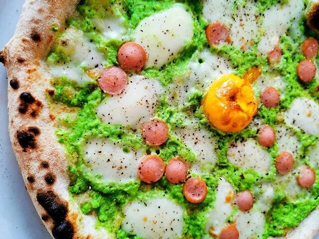 ✴️ AKTU&Aacute;LIS AJ&Aacute;NLAT ✴️
{ 06.25.-07.09.}
Tejsz&iacute;nes z&ouml;ldbors&oacute; kr&eacute;m
friss mozzarella | b&eacute;csi virsli
egy toj&aacute;s s&aacute;rg&aacute;ja | frissen őr&ouml;lt feketebors
{ 1990,- }

#pizzadellarosso #pizza