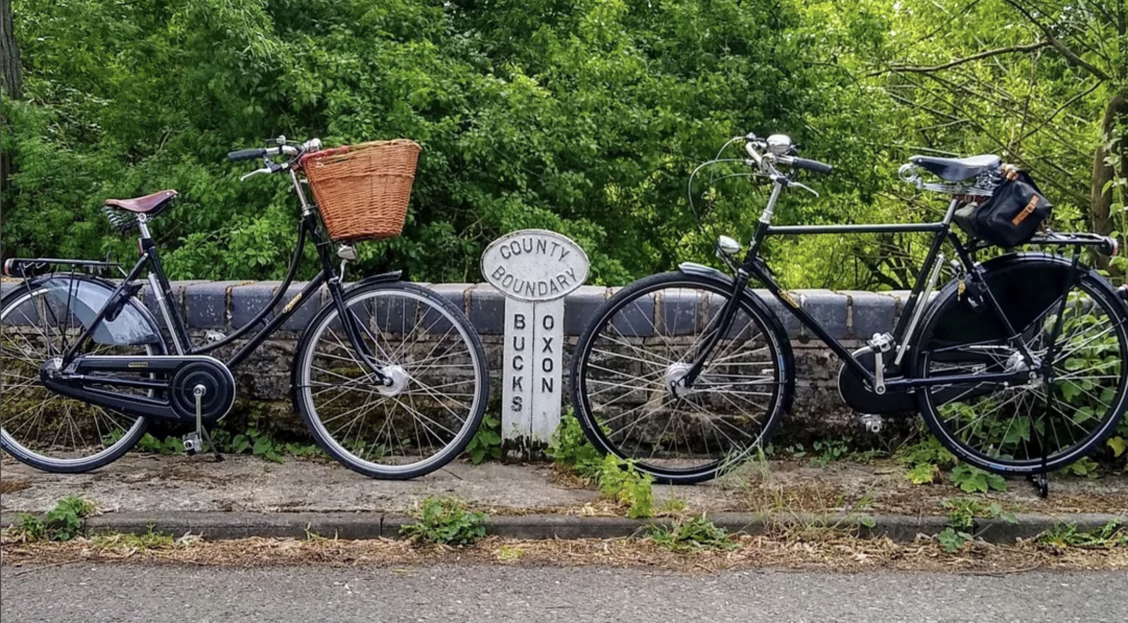 Pashley-Classic-Bikes-bridge.png