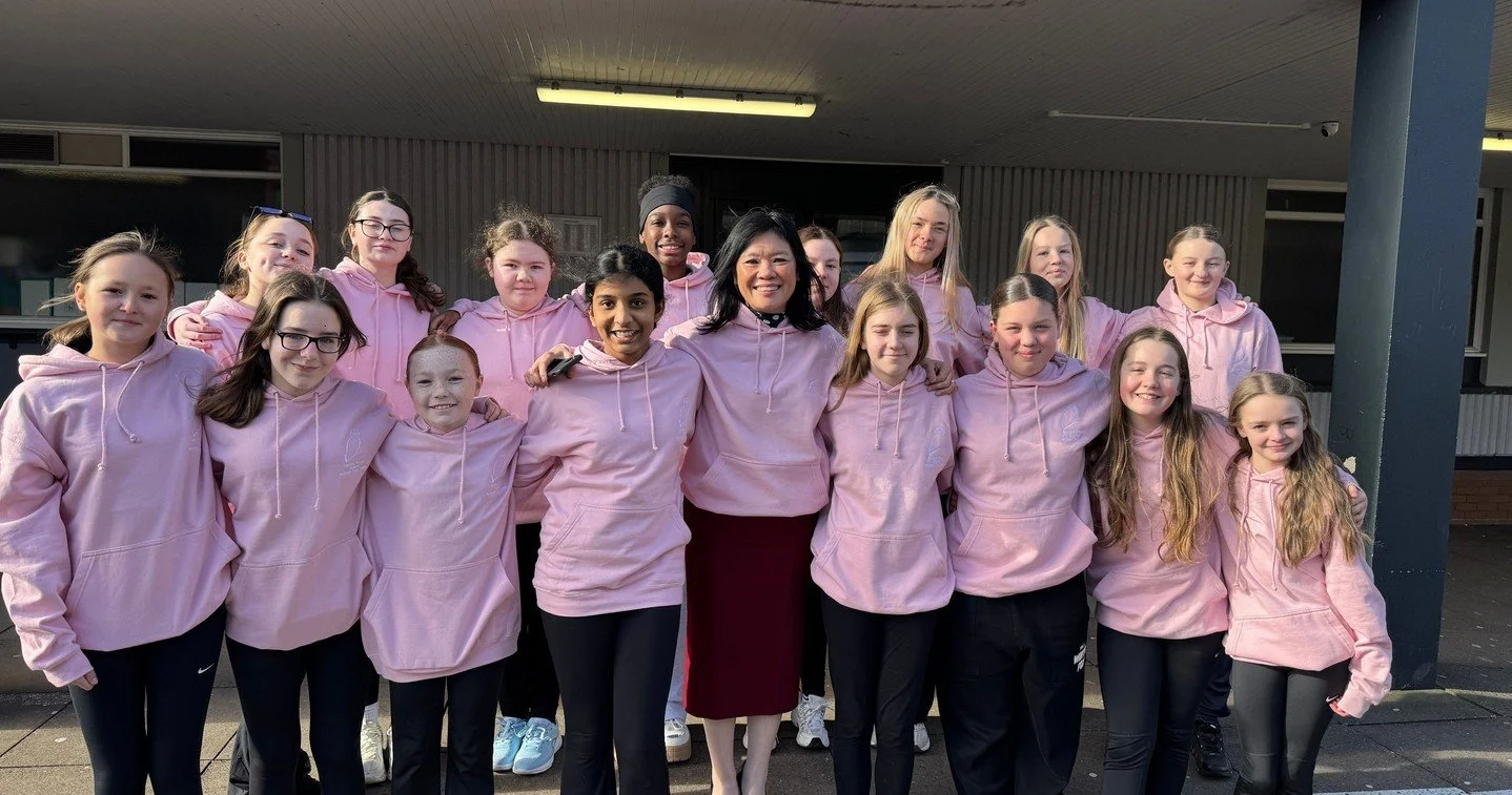 Mrs Chan giving our Bartley Green School netballers a final team talk before they set off for their weekend residential at Boreatton Park PGL. ⁠
⁠
The team are looking forward to an exciting weekend of netball, where they will compete against other s