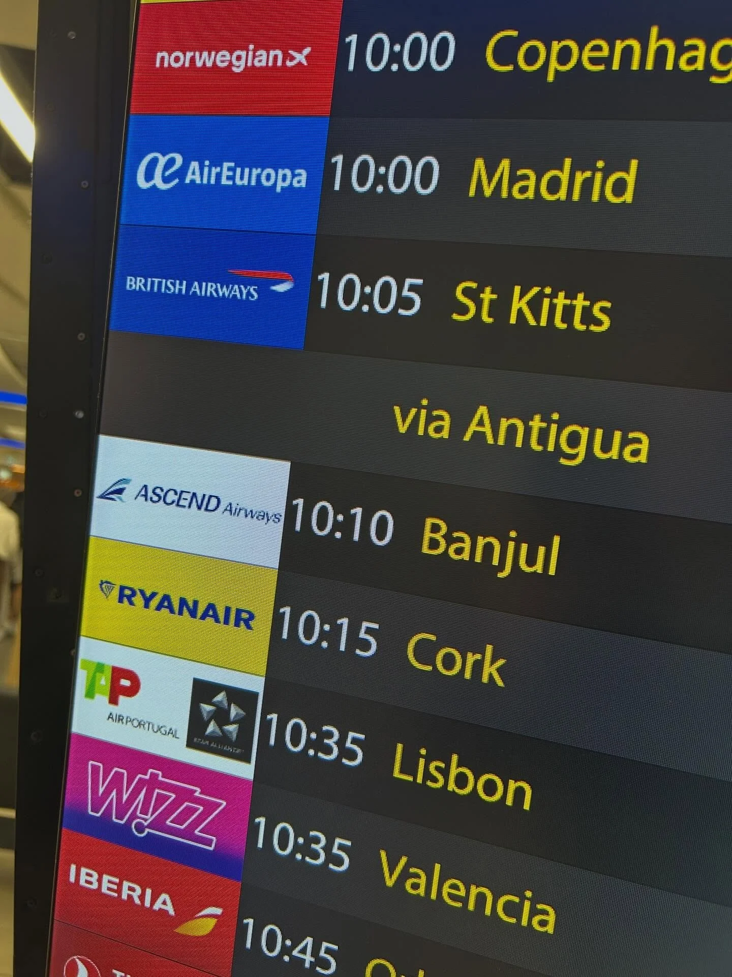 1am start, but every second was worth it ✈️🌍

Our 2026 group has officially arrived safely in The Gambia! After a 6-hour flight filled with incredible views along the West African coast, the team is now settling in and unpacking at the hotel.

The a