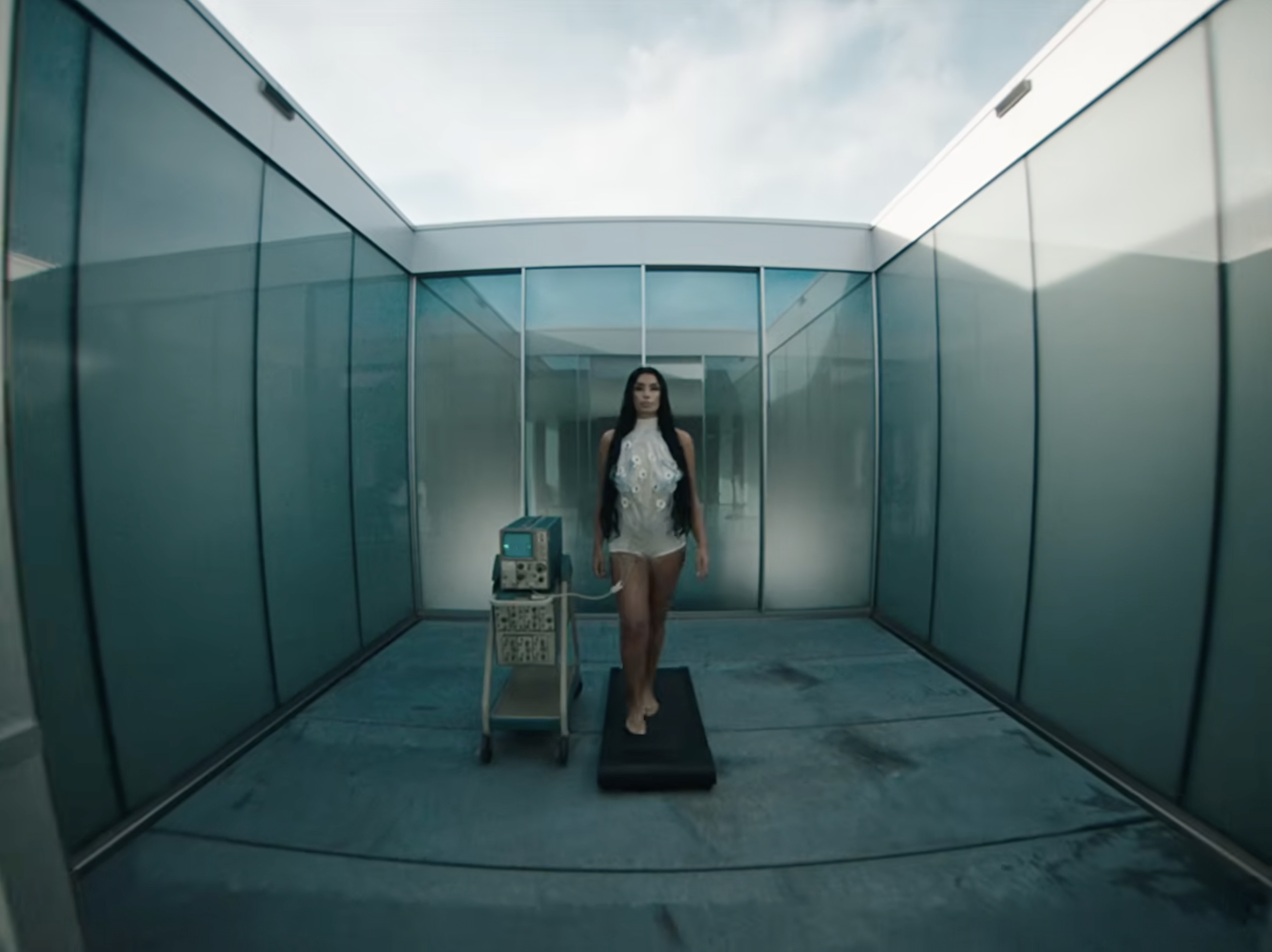 Sevdaliza - Strong because you are