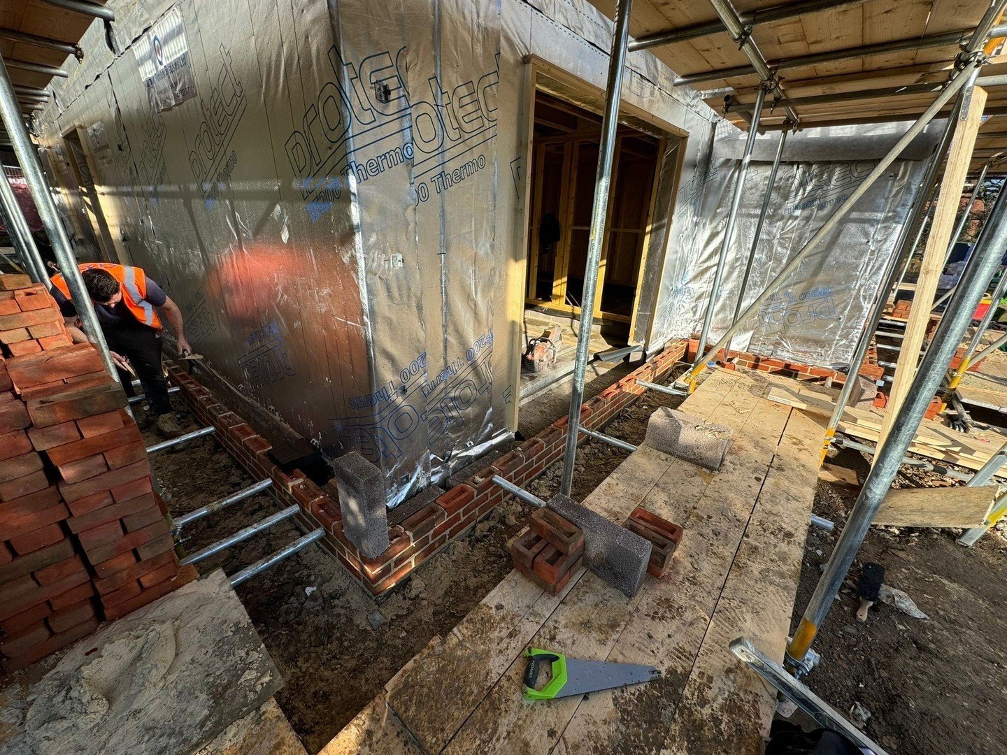And they&rsquo;re off&hellip; the brick layers @cpb.builders are in and underway and we&rsquo;re looking forward to the finish on this 😍🏠

#investing #finances #markets #money #connections #estateagents #propertydevelopment #propertydeveloper #prop