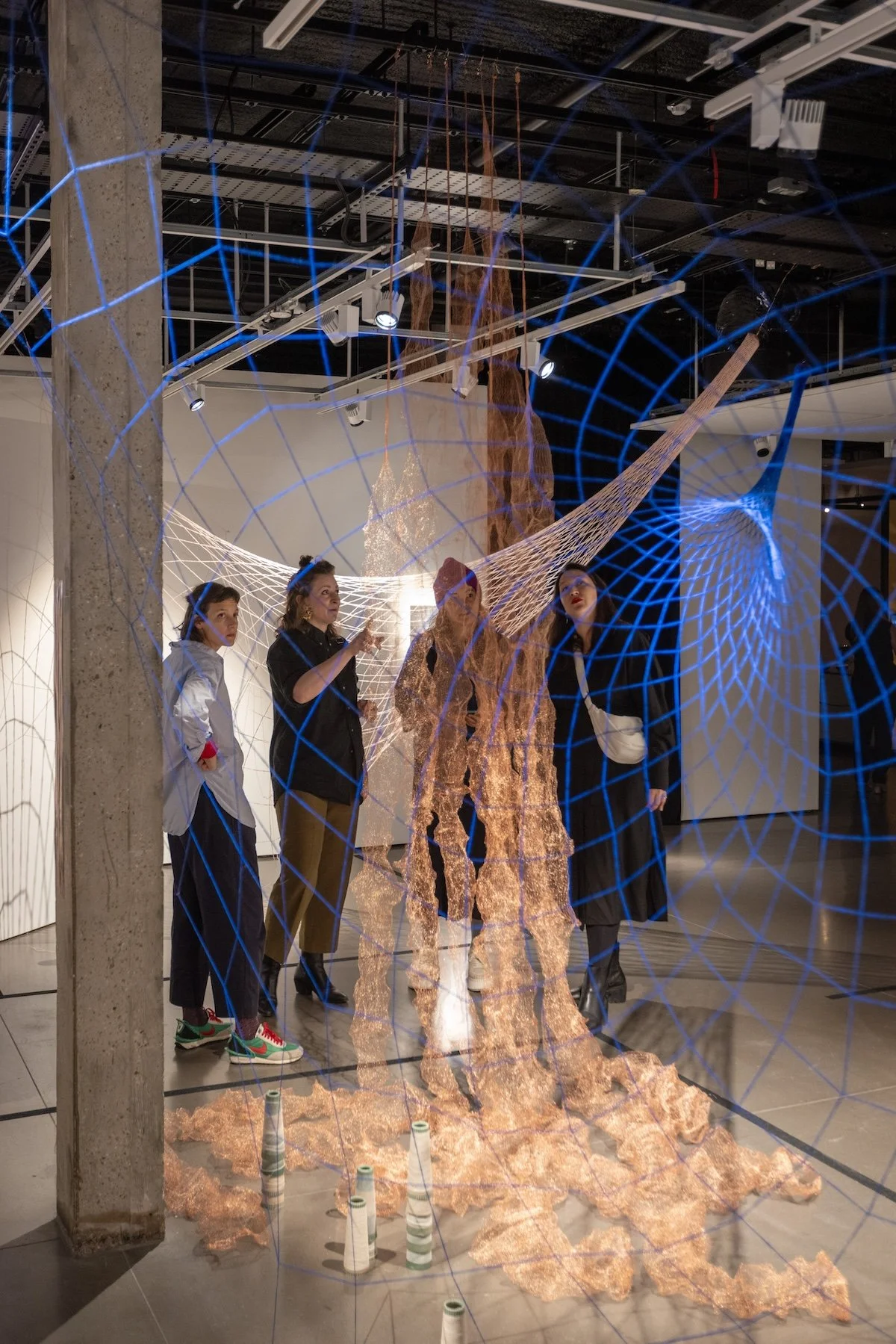 Daniela Brill Estrada & Monica C. LoCascio, Begriff des Körpers Quantum Untangled Science Gallery London, George Torode7349.jpg