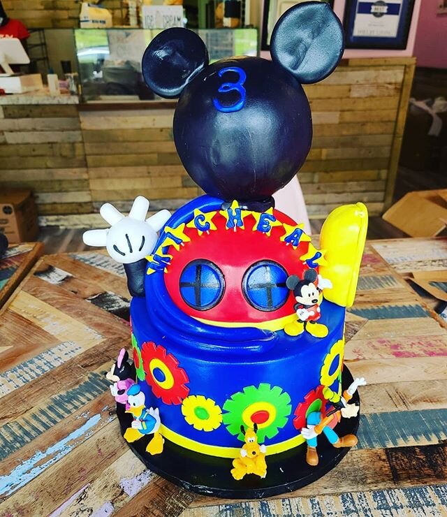 Mickey's Clubhouse Cake #kjselegantpastries #customcake #cake #bakery #cakesofinstagram #birthdaycakes