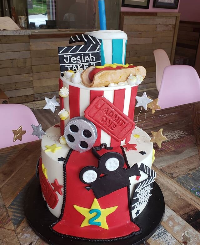 Movie Night Birthday Cake #kjselegantpastries #customcake #cake #bakery #cakesofinstagram #birthdaycakes @jenniferwashington0118 @jesselydell Thank you!! We appreciate you🥰🥰