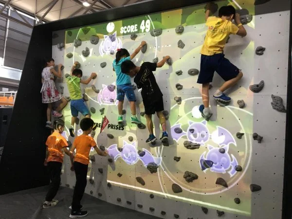 Augmented Climbing Wall Attraction at Allevity