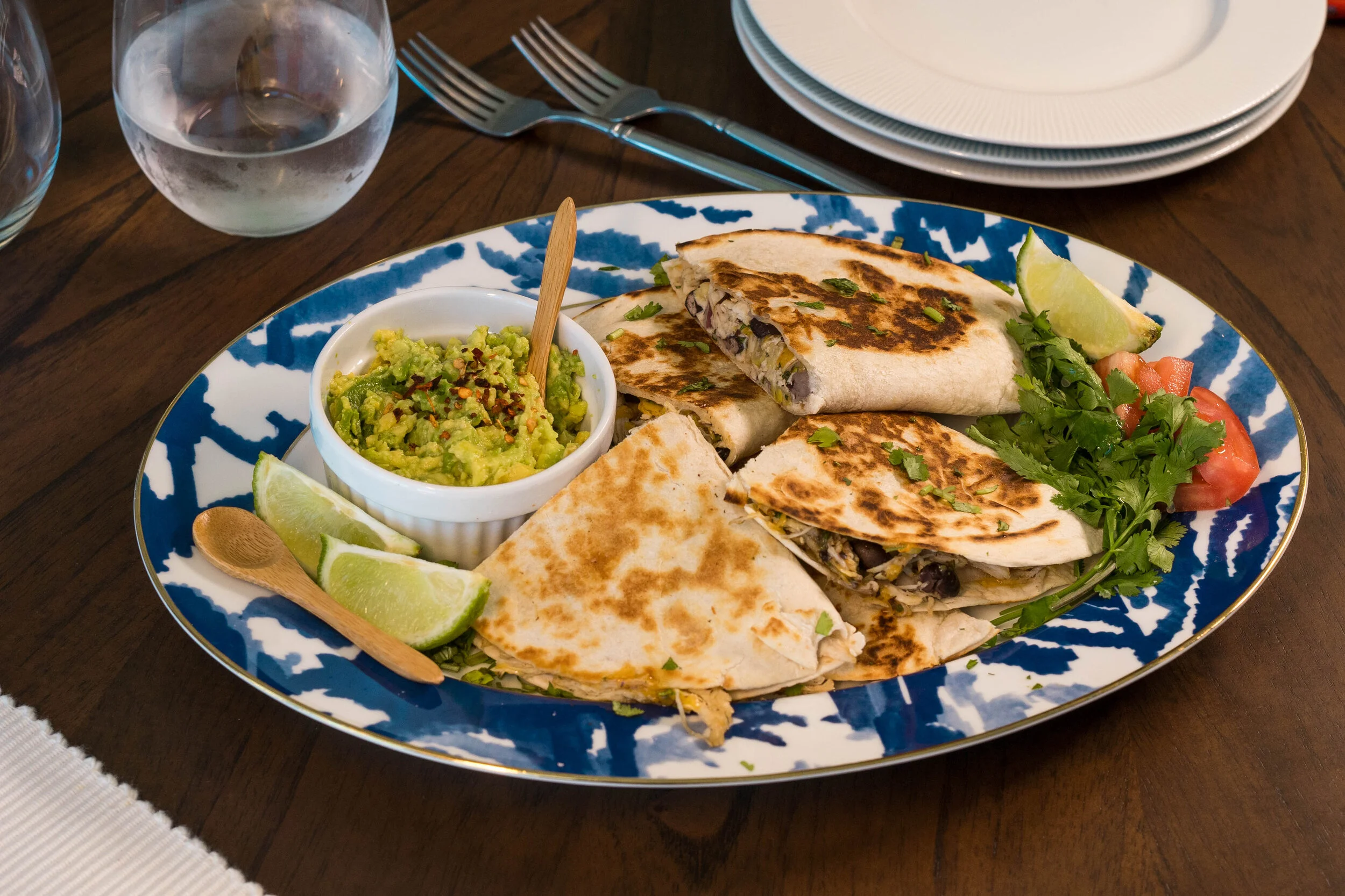 Quesadillas  de pollo y habichuelas negras