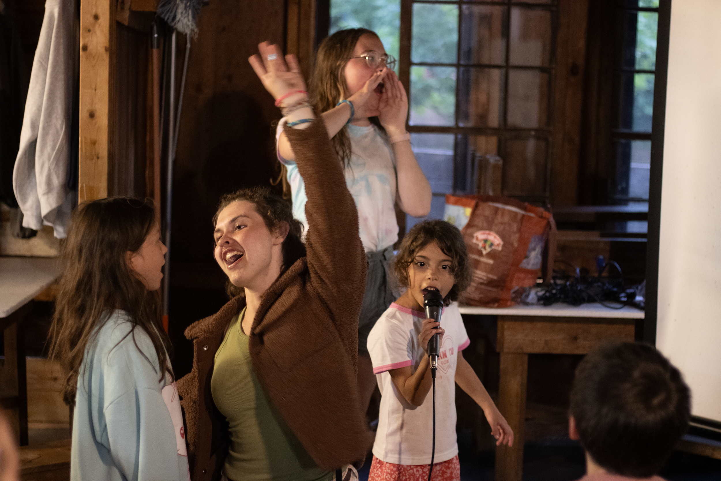 2026DiningHallKaraokeSingingStaffCampers_MG_8270-X5.png