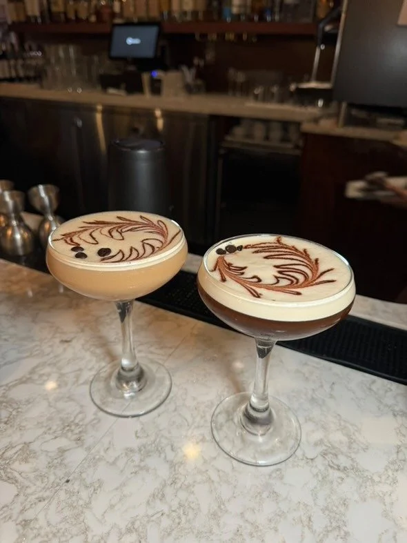 It's always 'tini time at La Crema 🍸🕑 

📸 @sarahmargareteats