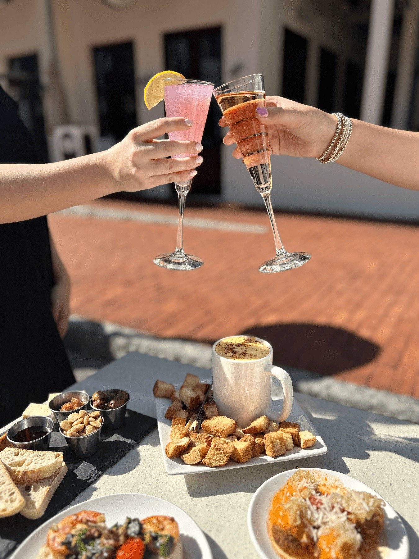 Our kinda Saturday 🥂