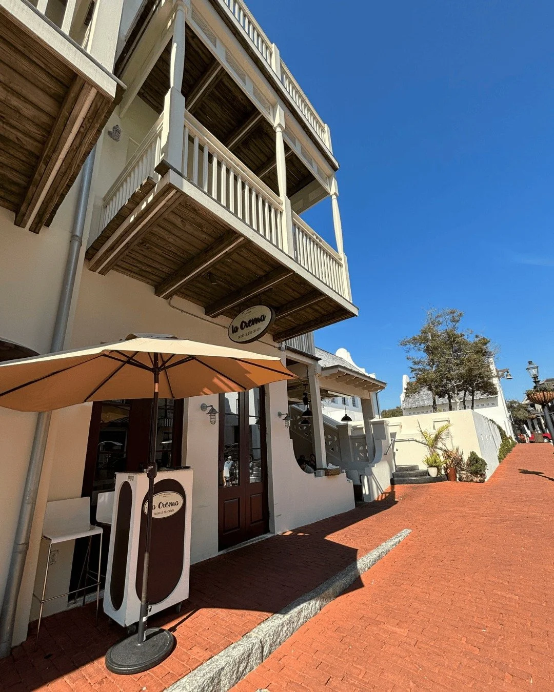 It's a beautiful day to dine at La Crema ☀️