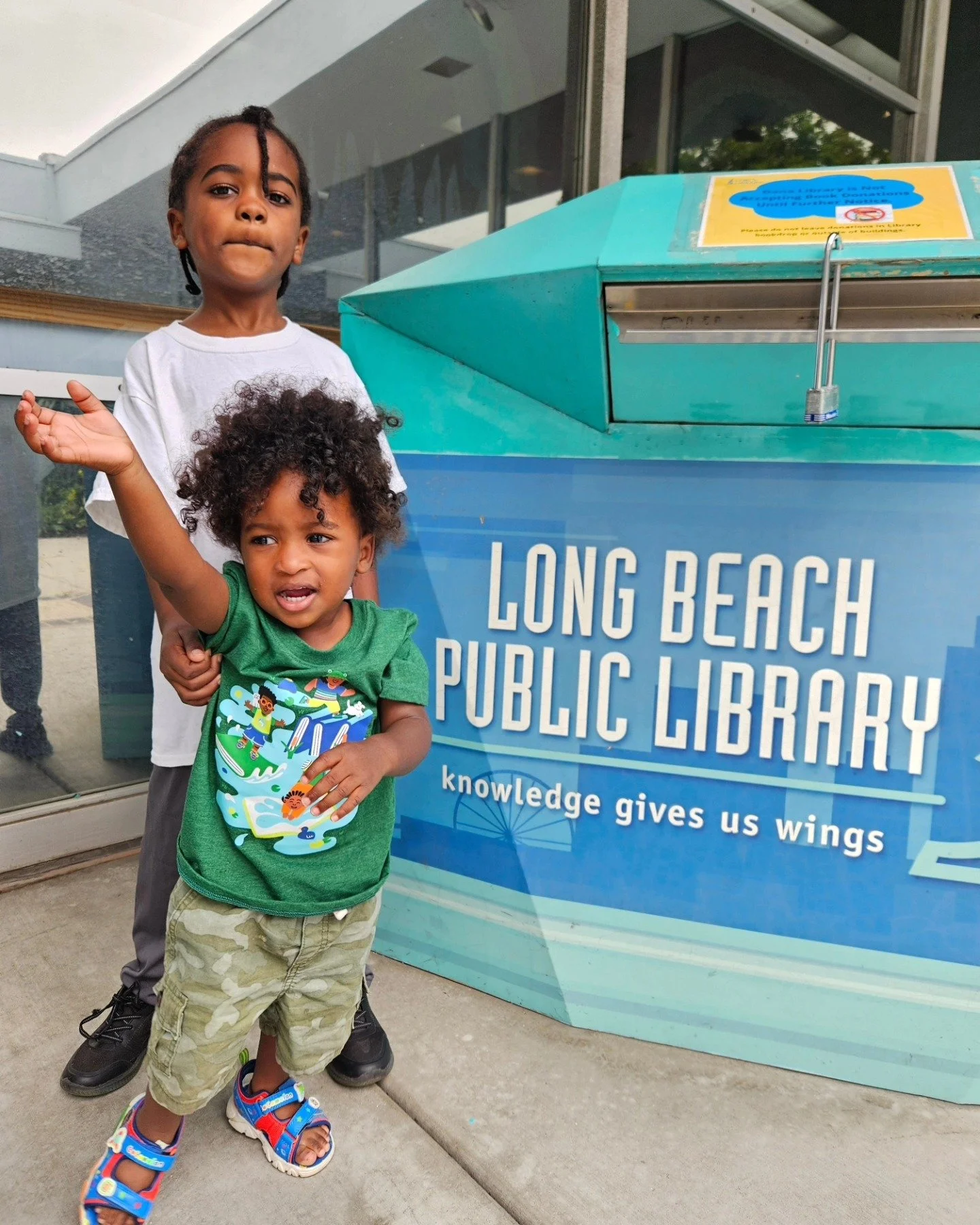 Sage was eager to explore the library, and posing for a picture was slowing him down 🏃🏾&zwj;♂️&zwj;➡️

Regardless, a riveting time was had a few weeks ago at Dana Neighborhood Library 📚

Levi performed original @leviandtoonk music with his Gia @re