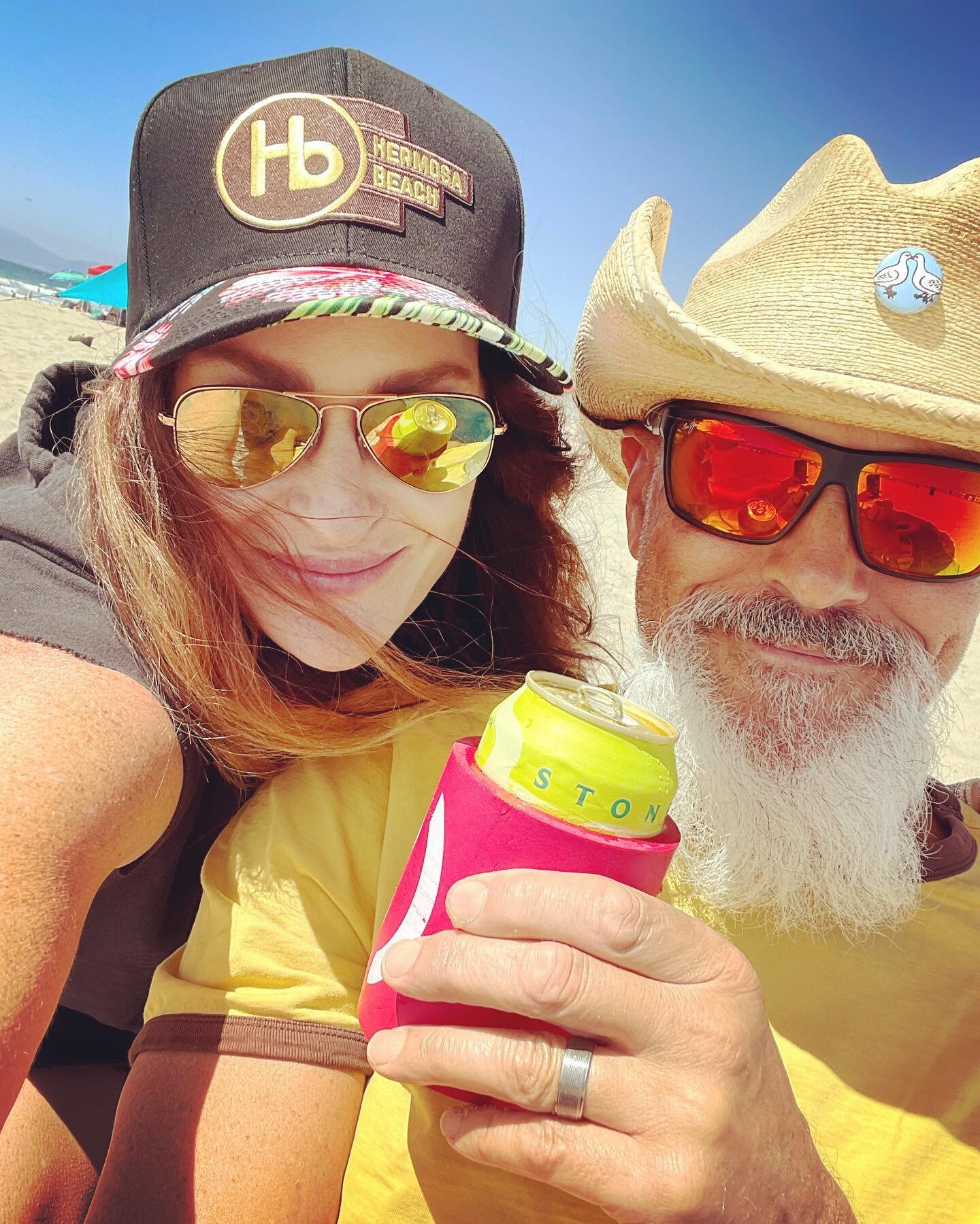 A little Sunday afternoon beach vibe after a weekend prep for more Tomasic family arrivals this week. 🌼

#beachvibes #relaxation #happyplace #familyluv