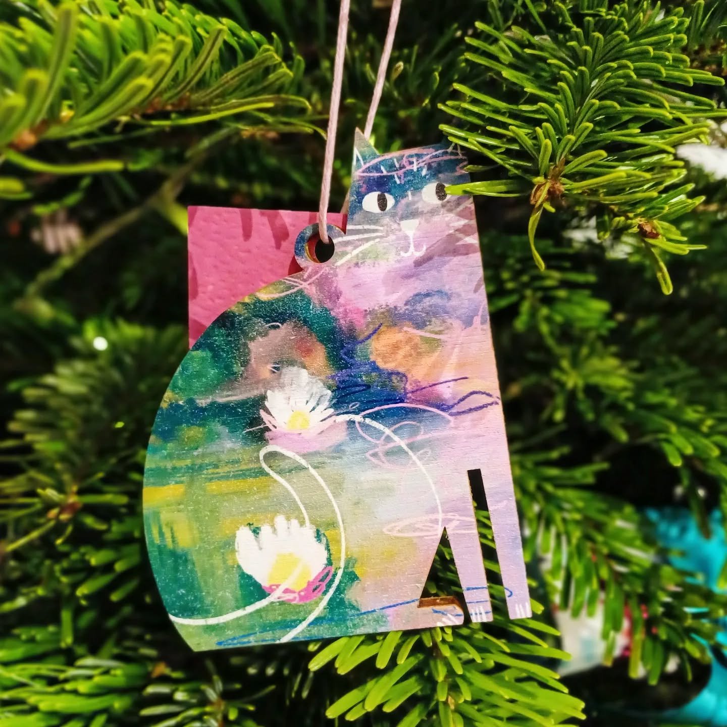 Clawed Monet is hiding in our tree...

#independentartist 
#independentshop 
#exeterindies 
#exeterindependent 
#shopindependent 
#niaski 
#exeterphoenix 
#makermartexeter 
#handmadeindevon