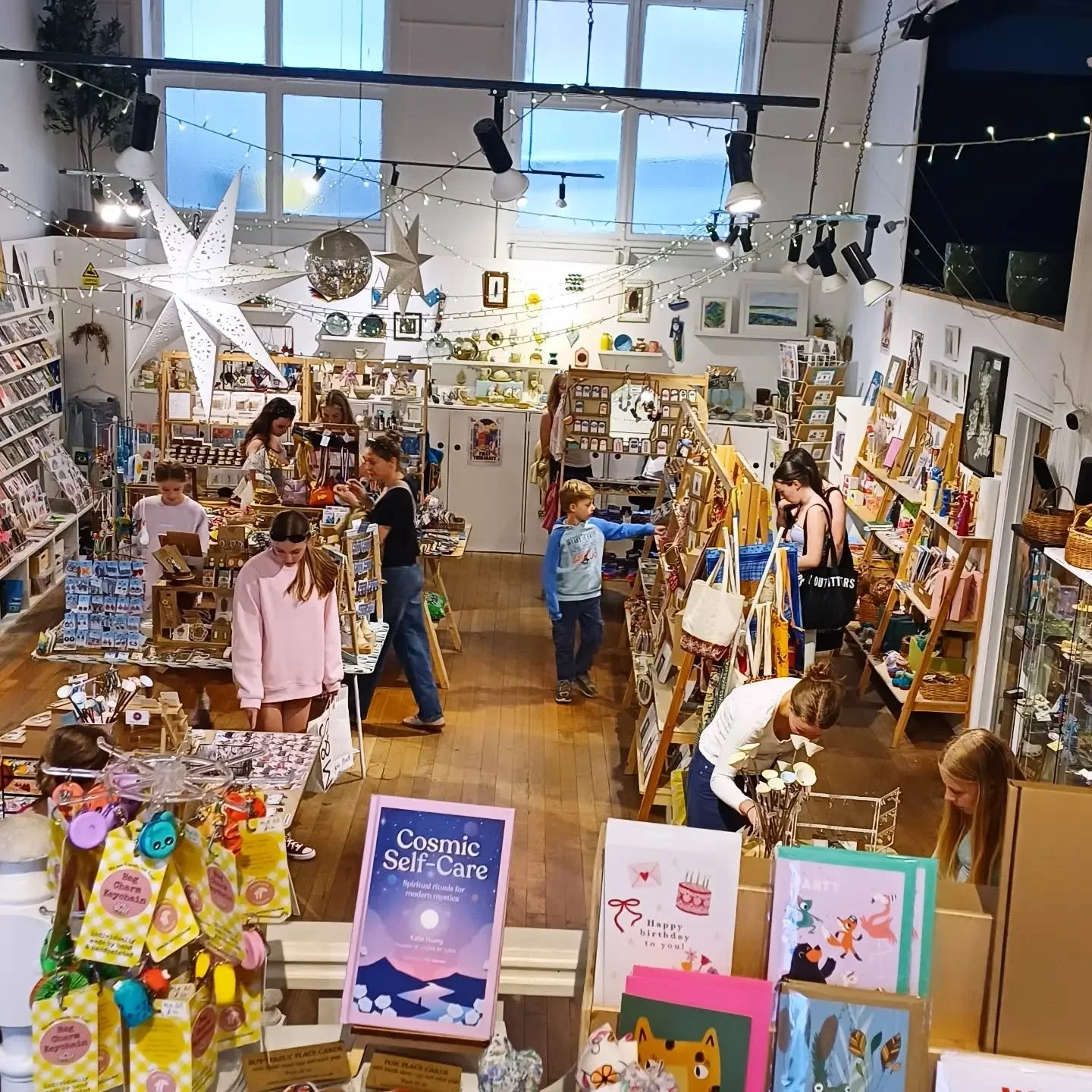 Sundays are a lovely browsing sort of day. A time for pottering, taking it easy, wandering around in a dream-like state 😊

#makermartexeter 
#shophandmade 
#shopindependent
#exeterindependent 
#exeterlife