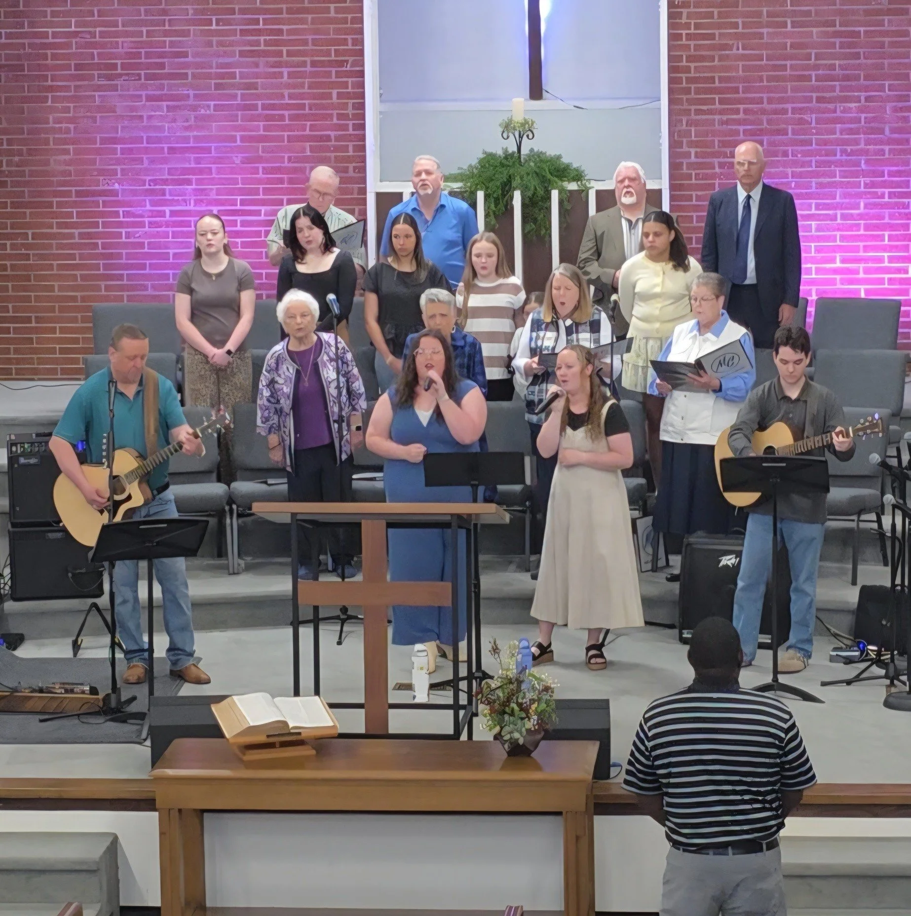 One of our favorite things about Sundays? Worshiping Jesus together.