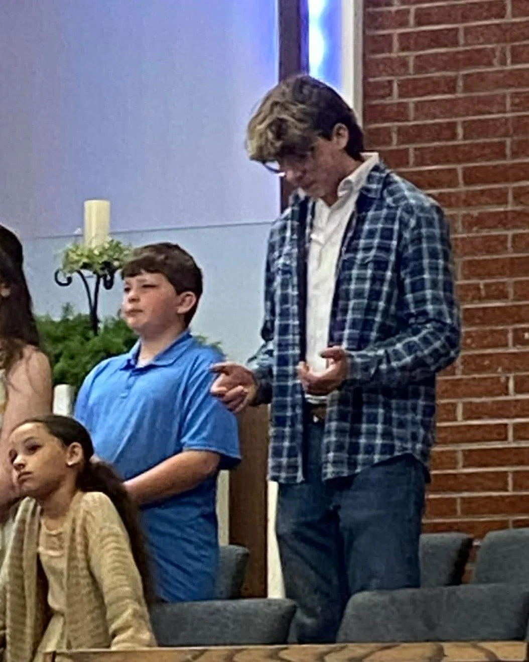 Holy Week begins this Sunday 🌿
Let&rsquo;s gather in worship and center our hearts on Jesus.

Who are you inviting to come with you?