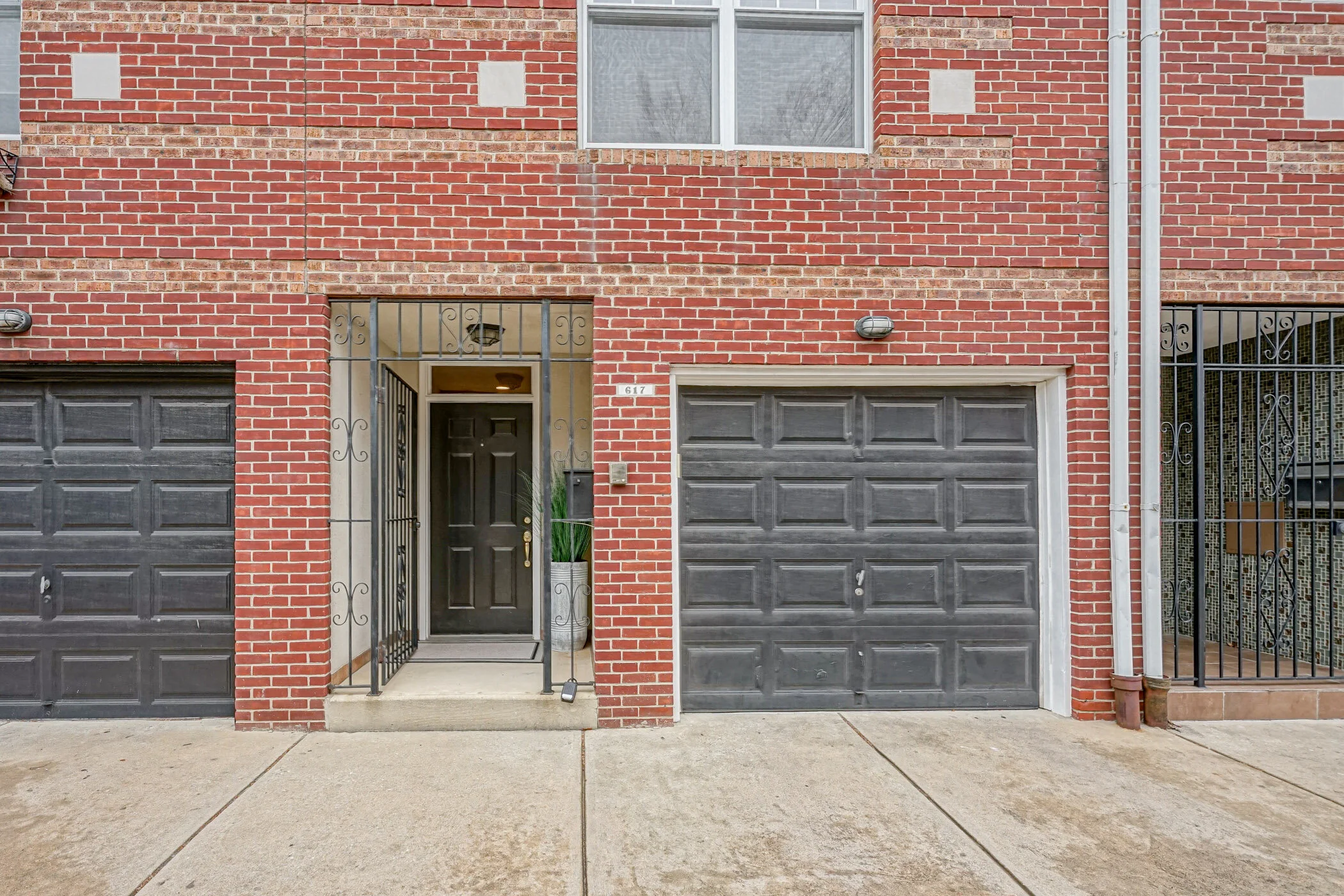 Under Contract in Queen Village!