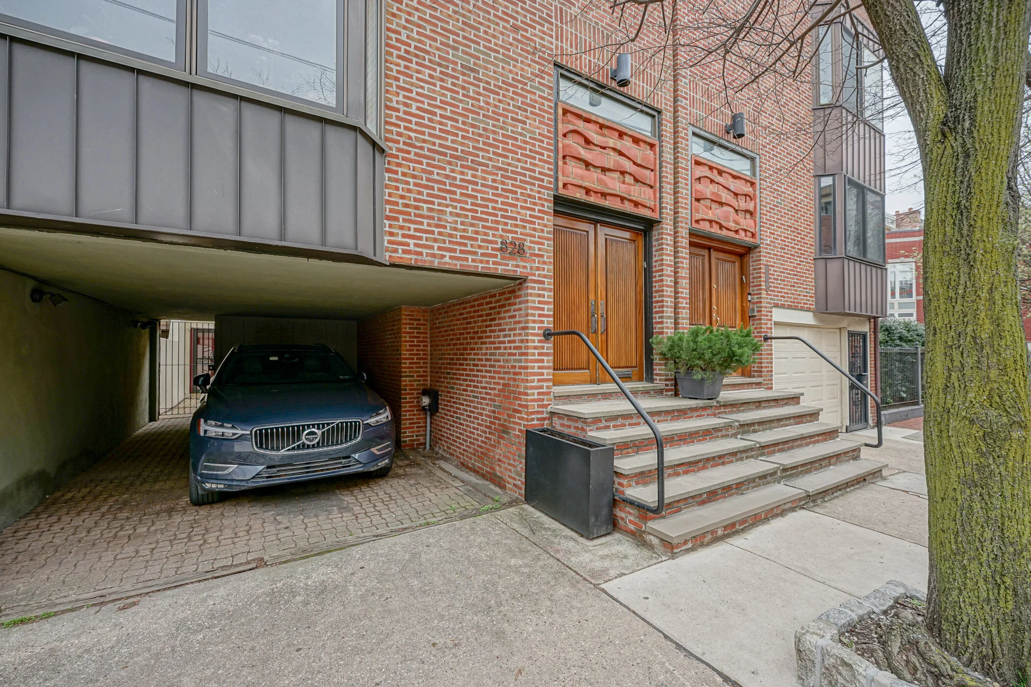 828 Lombard St