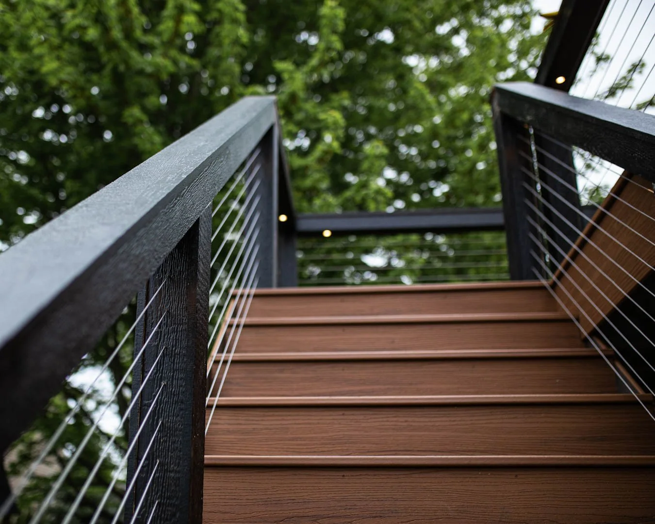 trex_deck_closeup_cable_railing.JPG