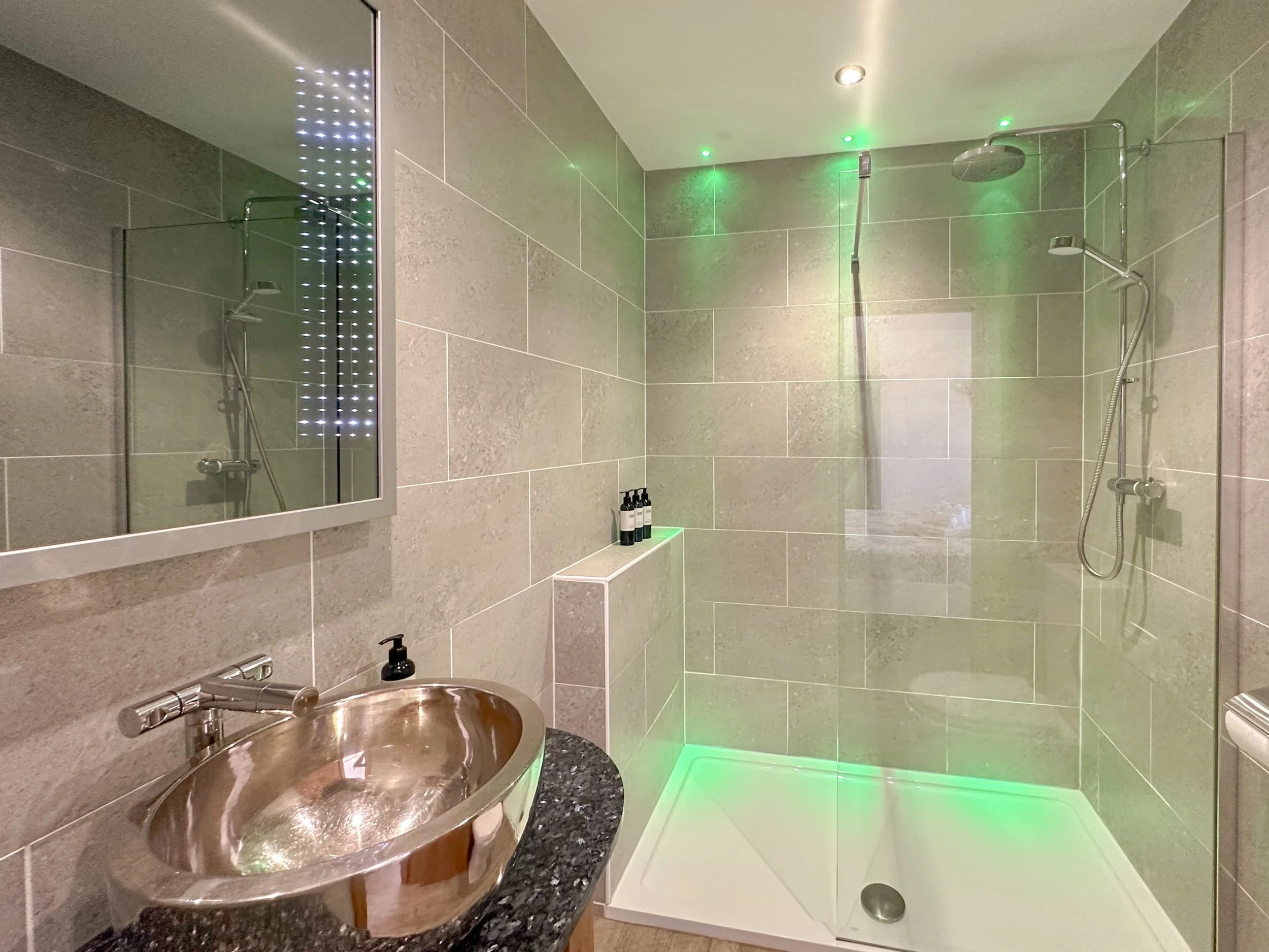 En-suite walk-in shower