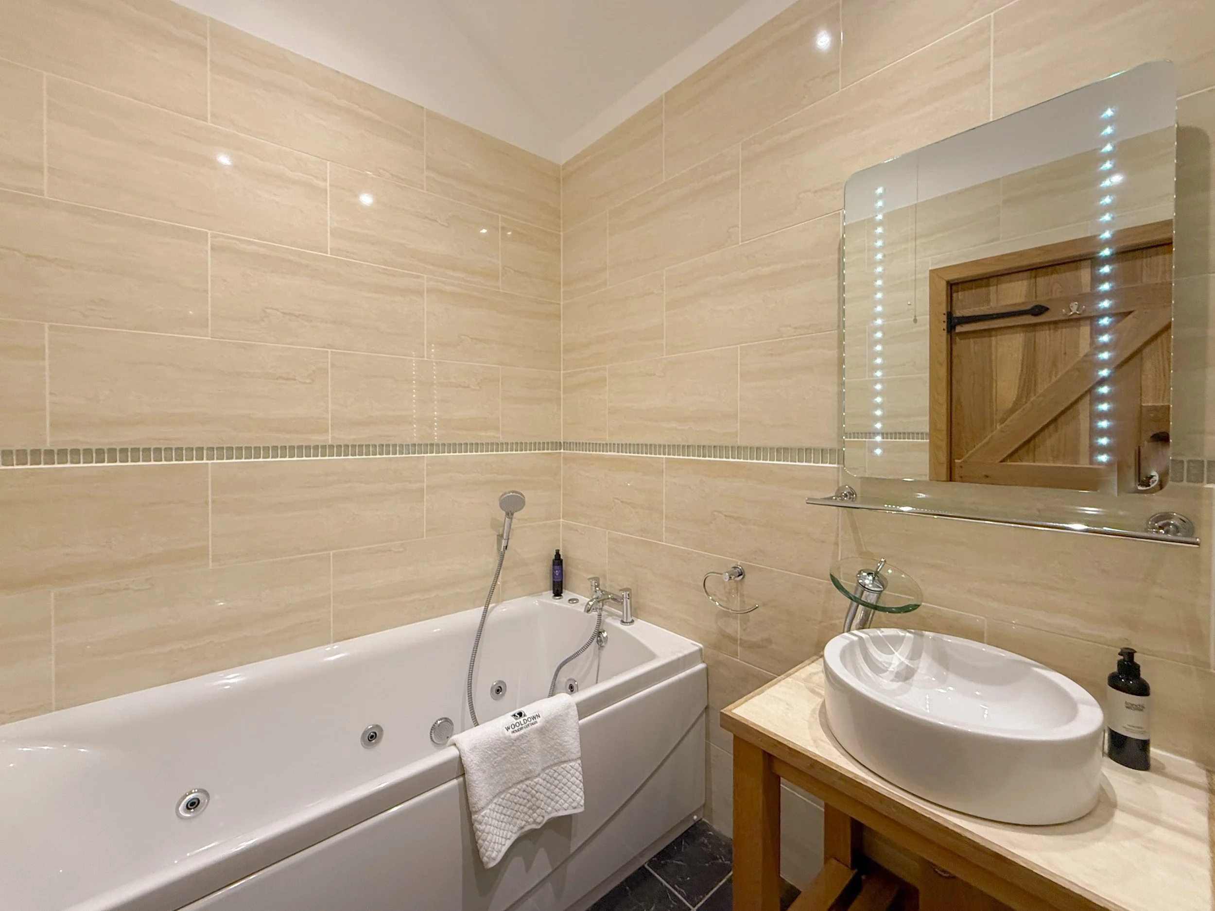 Whirlpool spa bath in the en-suite bathroom