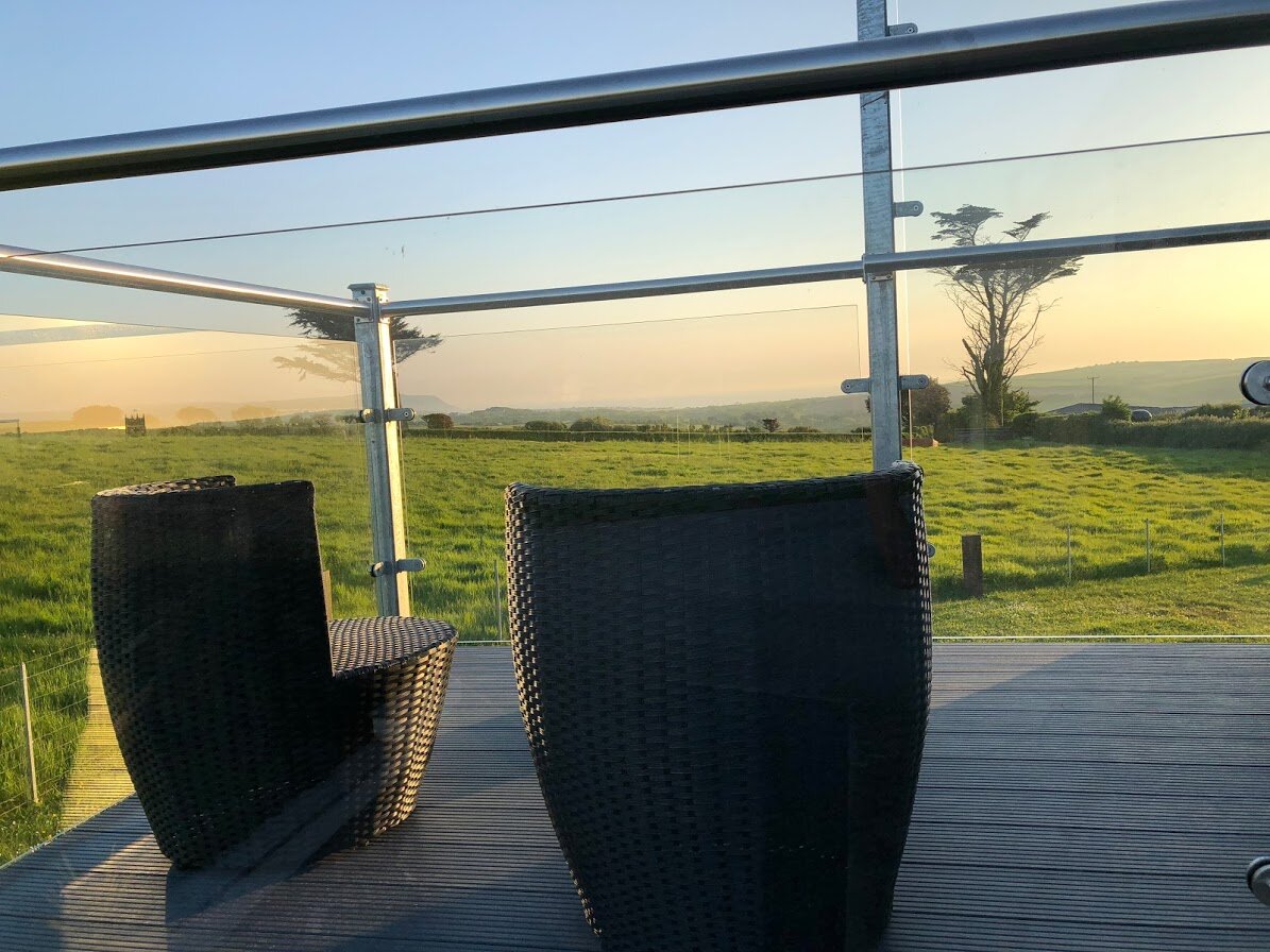 Balcony area for two with romantic sunset towards Widemouth Bay and Bude