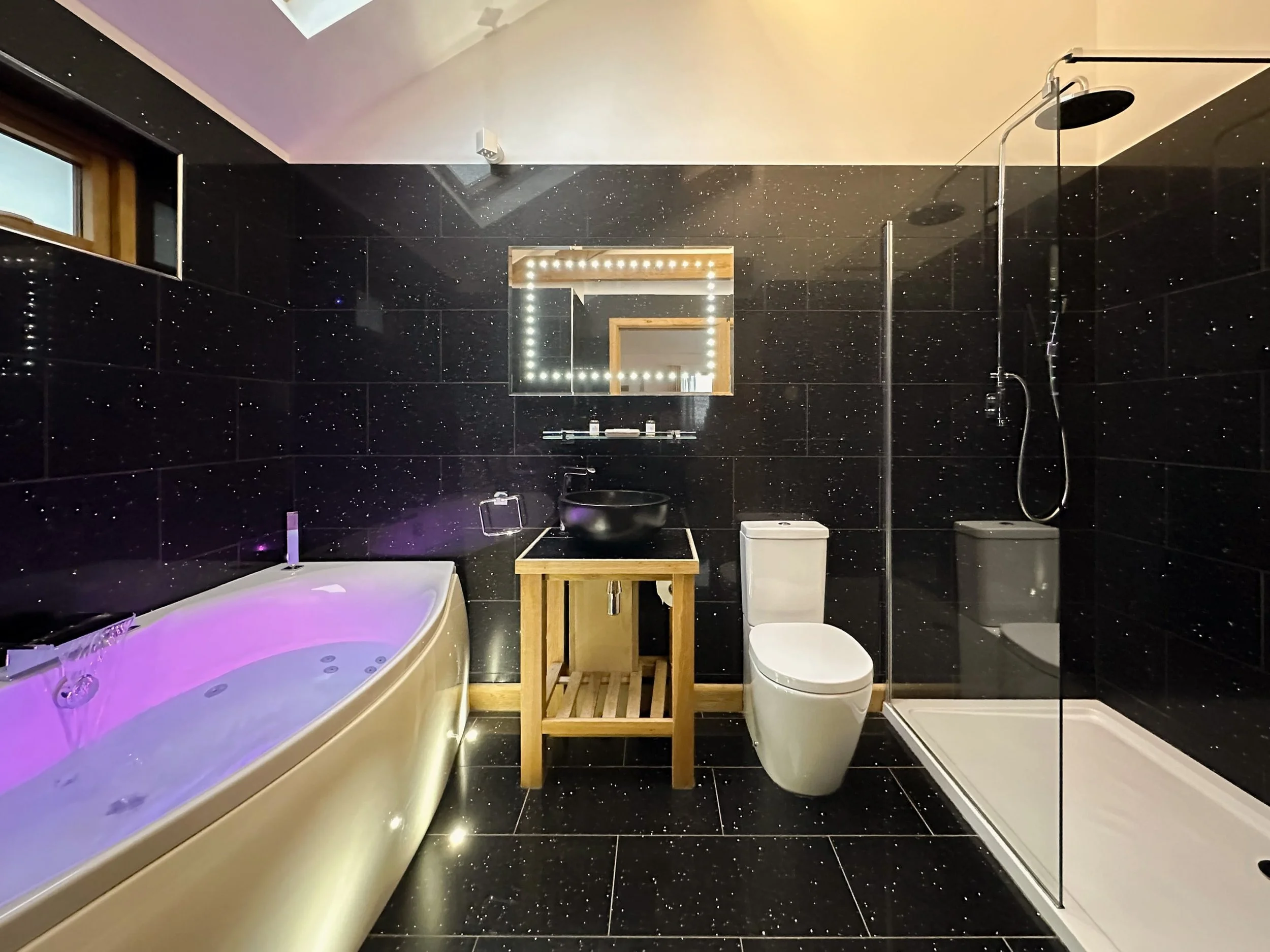 Romantic and relaxing spa-bath for two