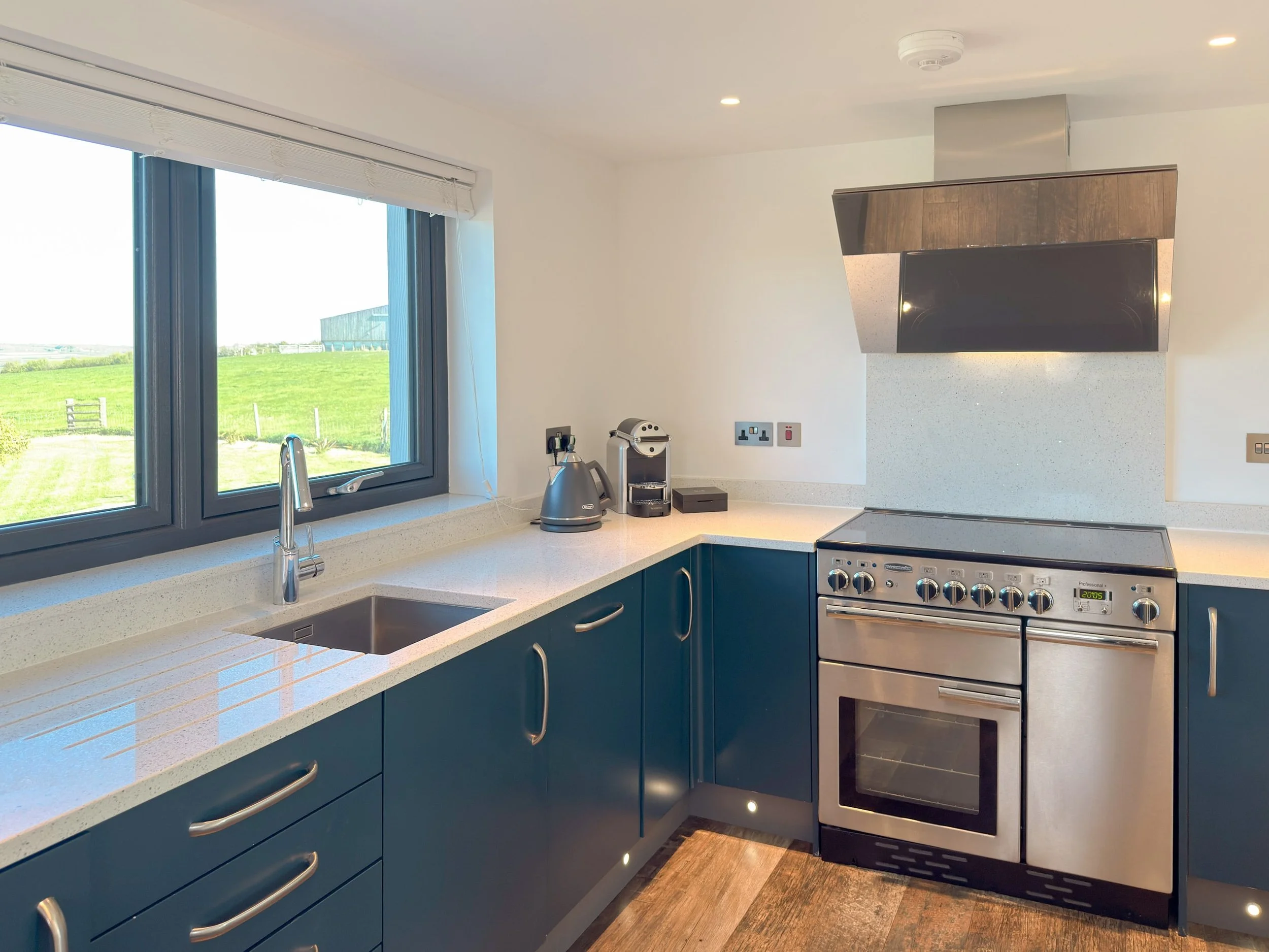 Double range over with induction hob and fully equipped kitchen