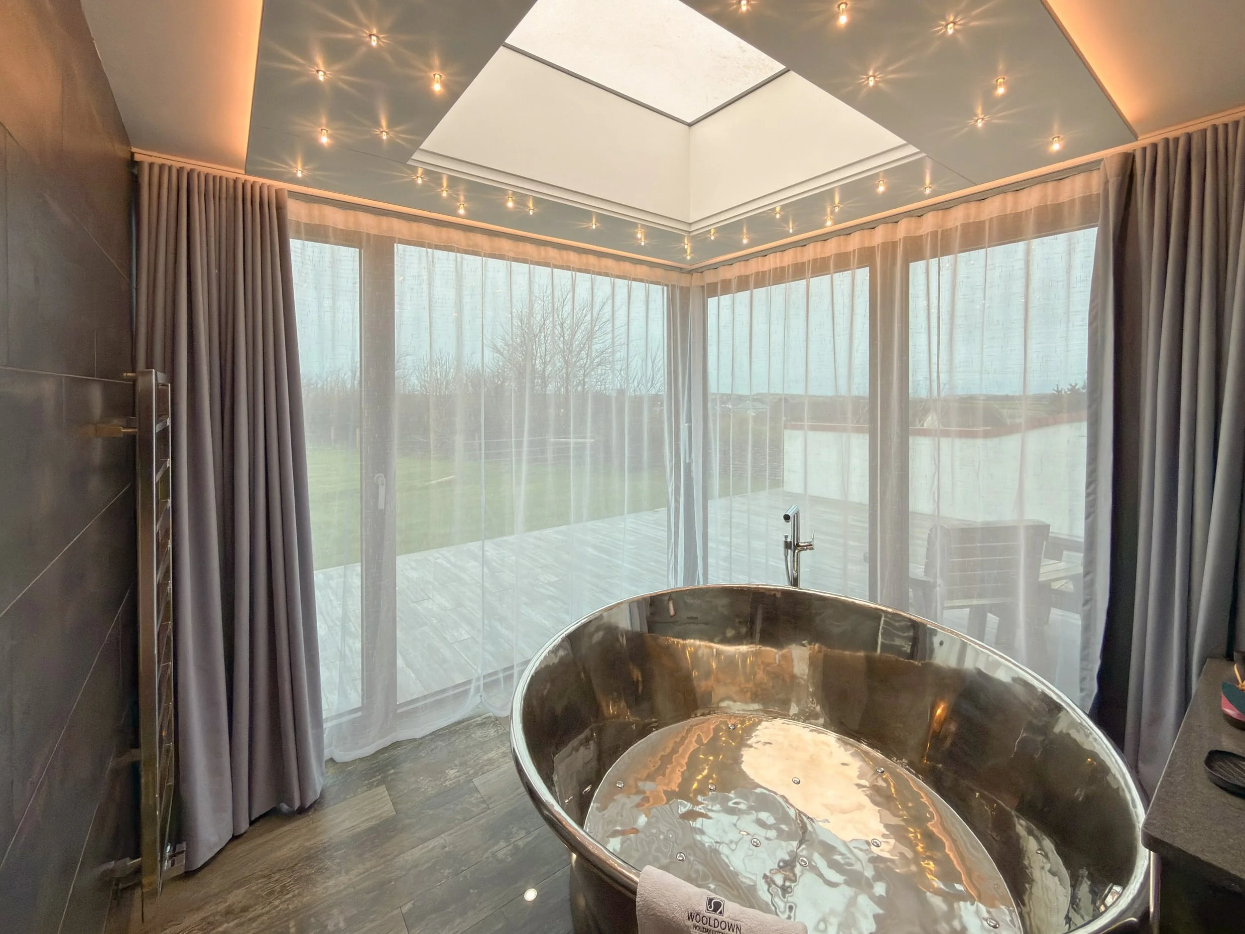 Sundancer air-spa bath with crystal star lighting overhead