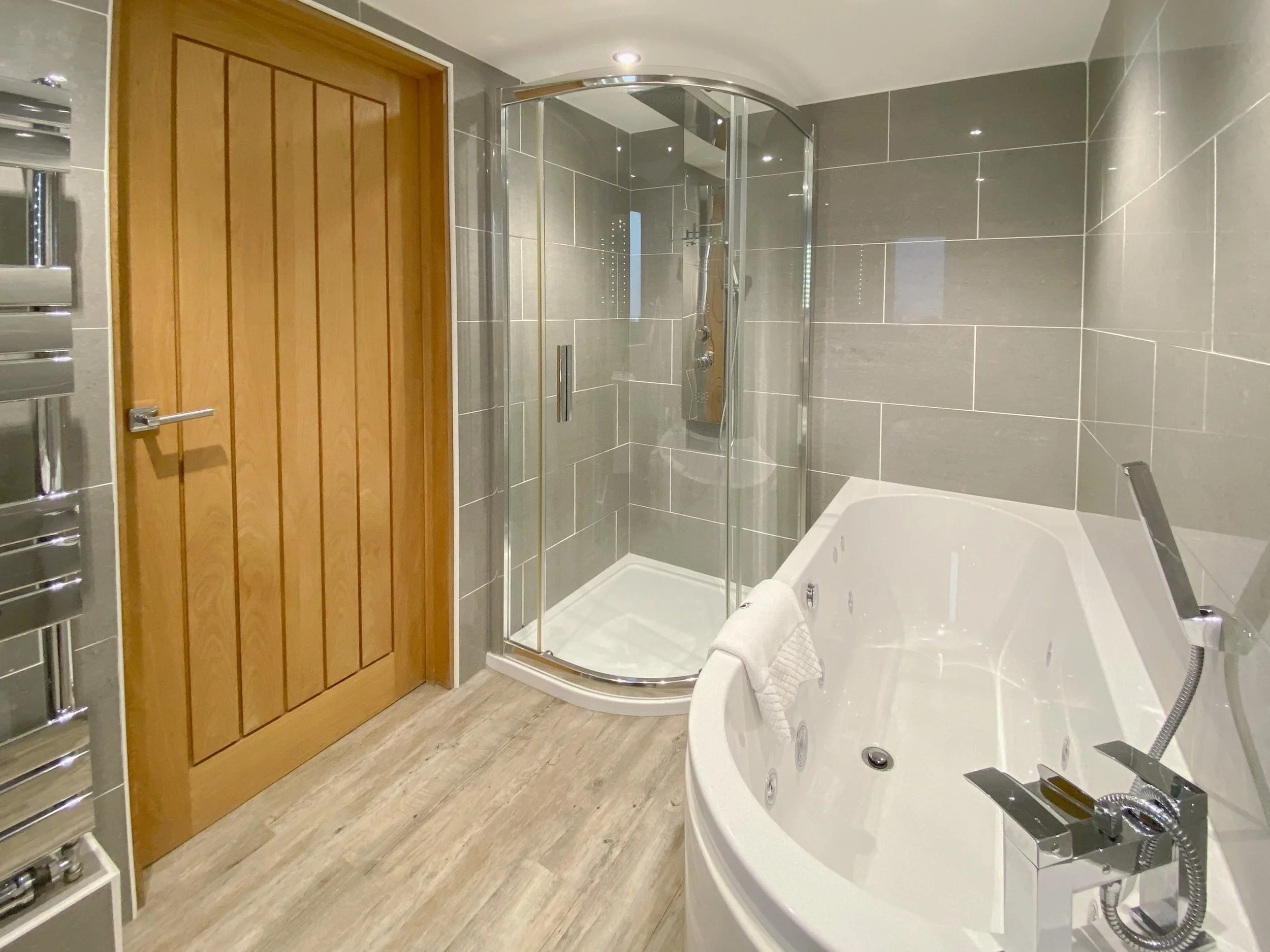 Spa-bath and walk-in shower