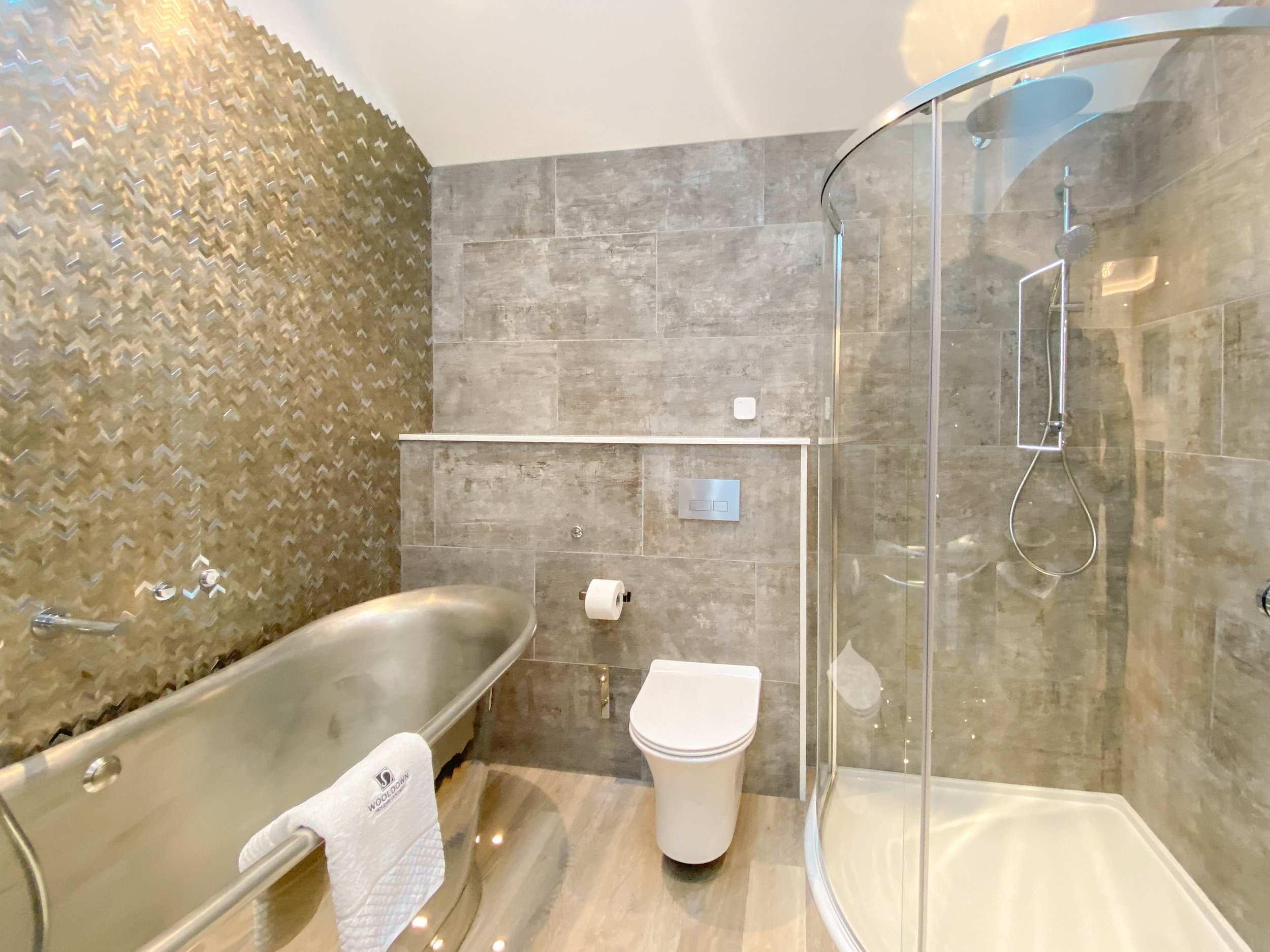 Freestanding nickel air-spa bath tub