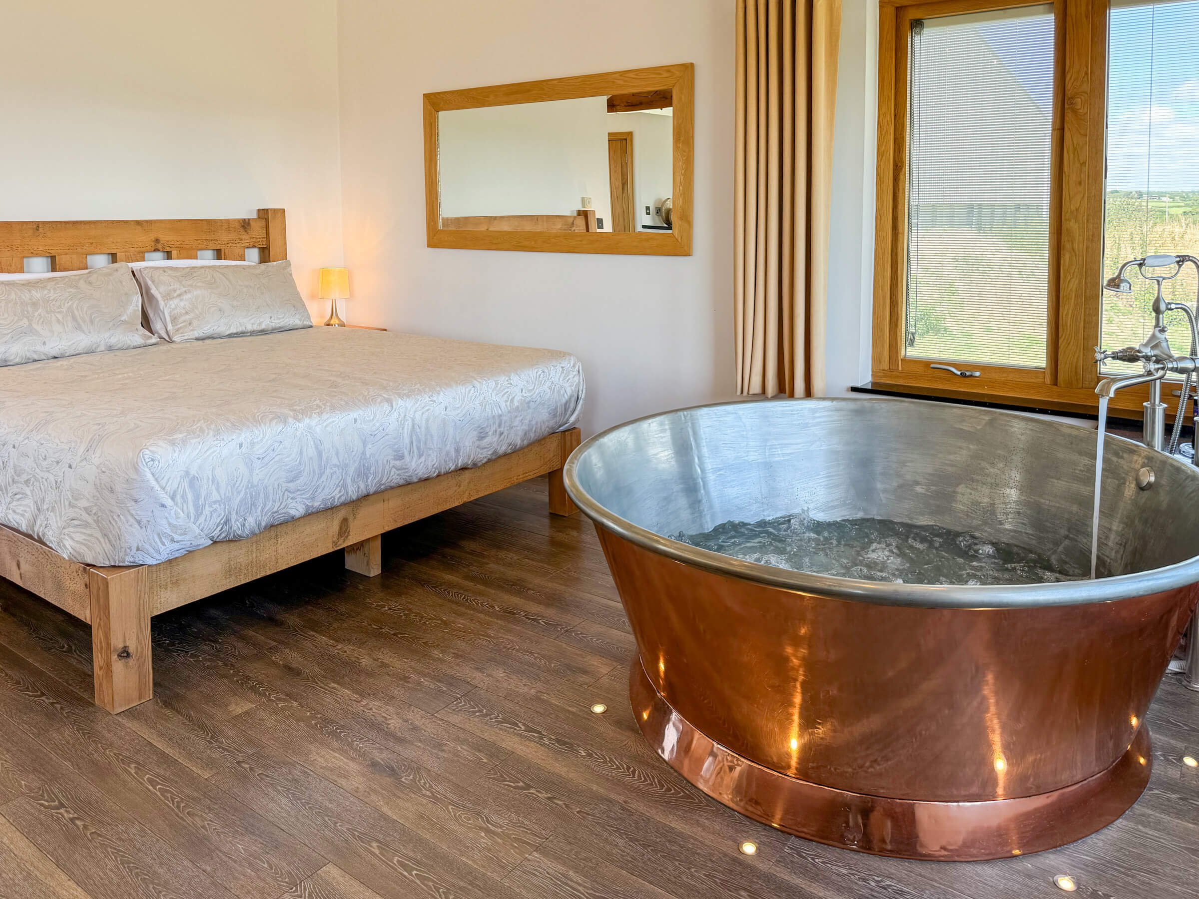 Super-king bedroom and copper bath for two