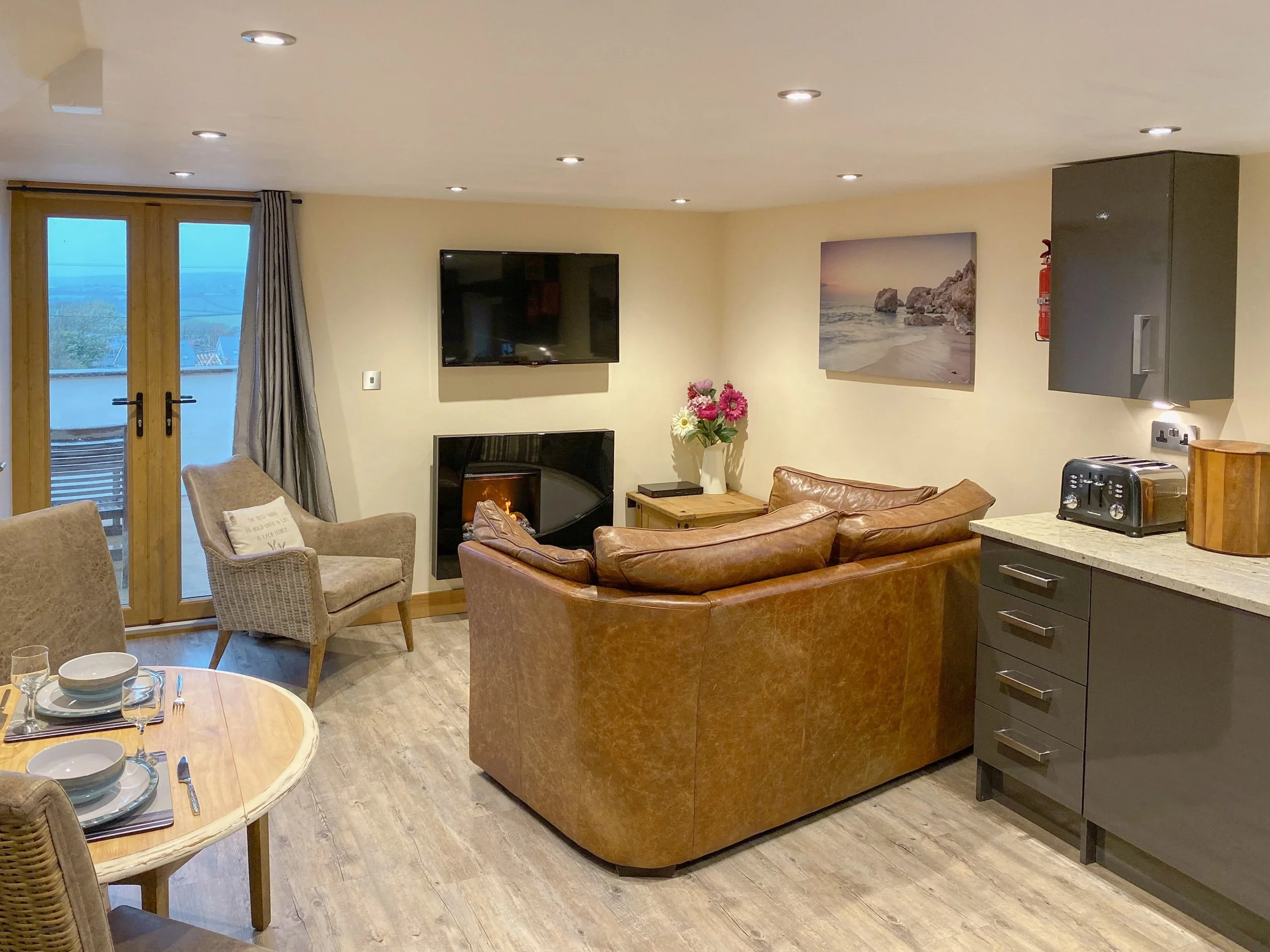 Ground floor living and dining area for two